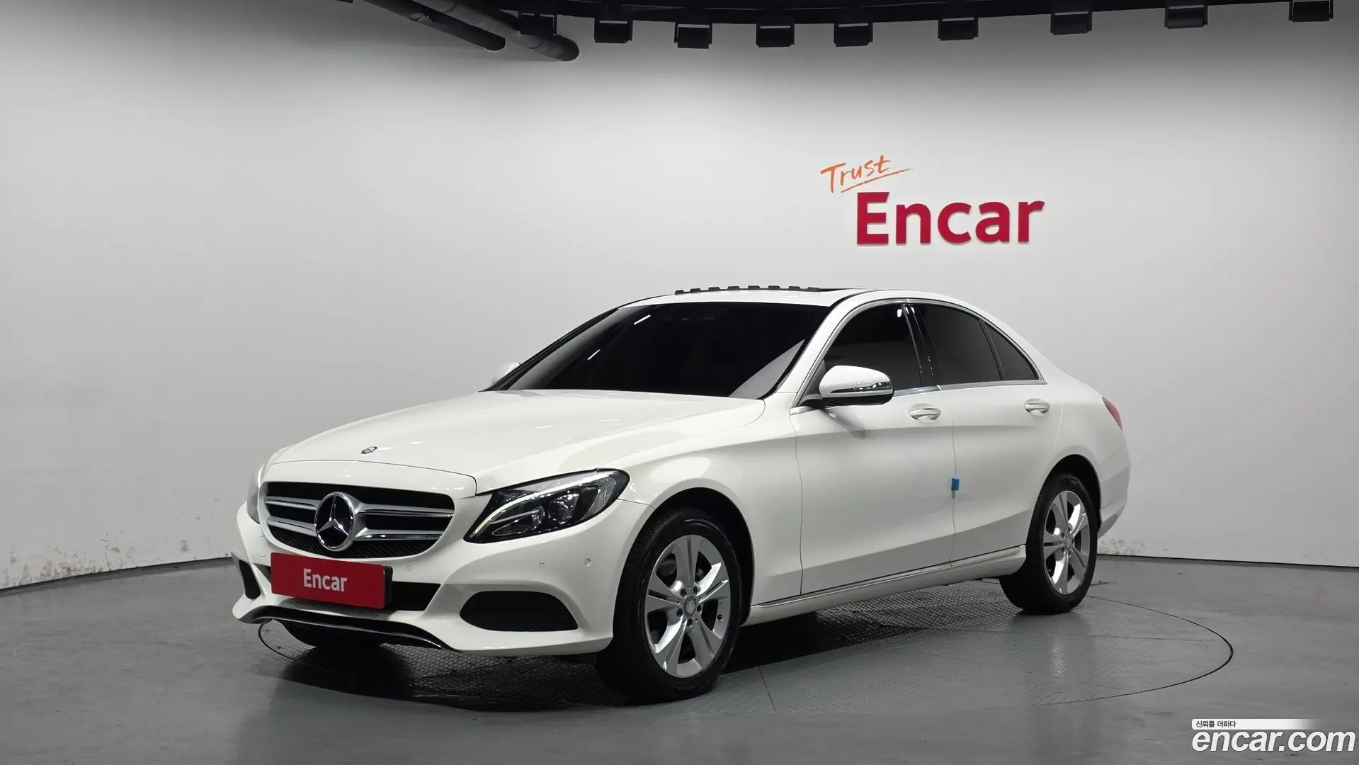 Main__Slider__Photo:C-Class Mercedes-Benz 2016.4-0