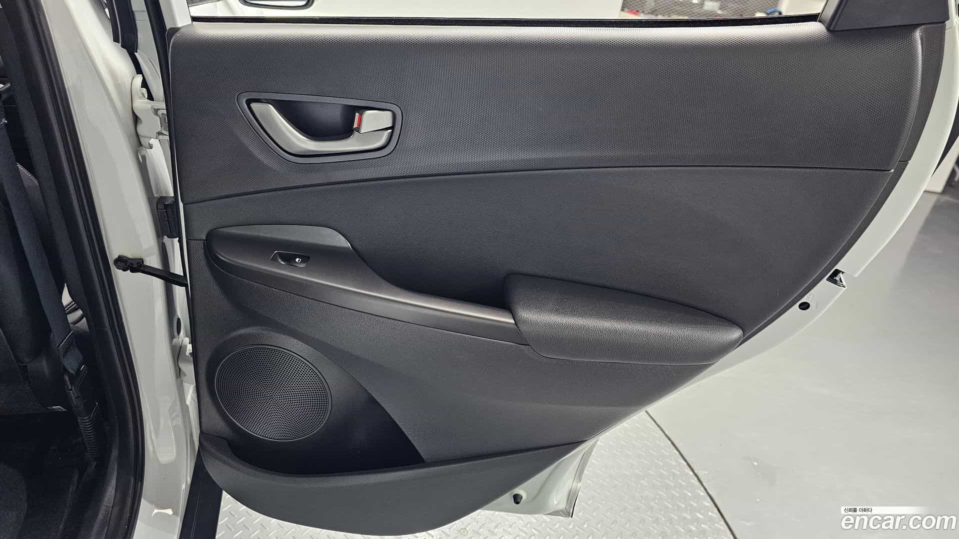 Kona Hyundai 2018.4-INNER-035