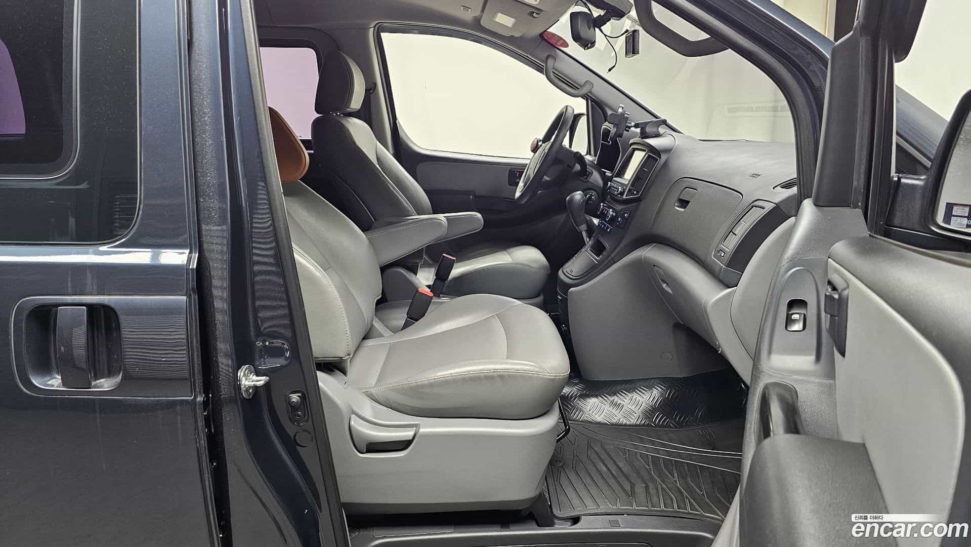 Starex Hyundai 2018.8-OPTION-015
