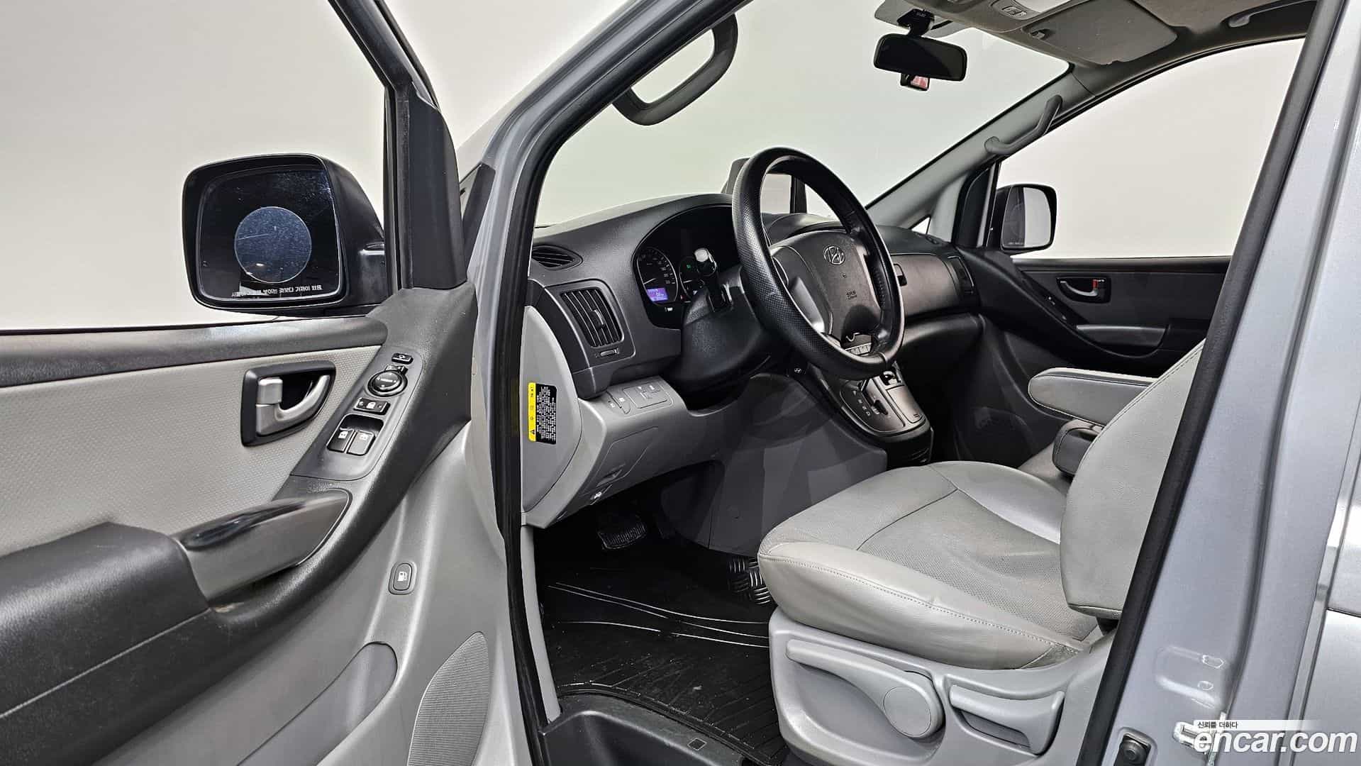 Starex Hyundai 2018.10-INNER-010