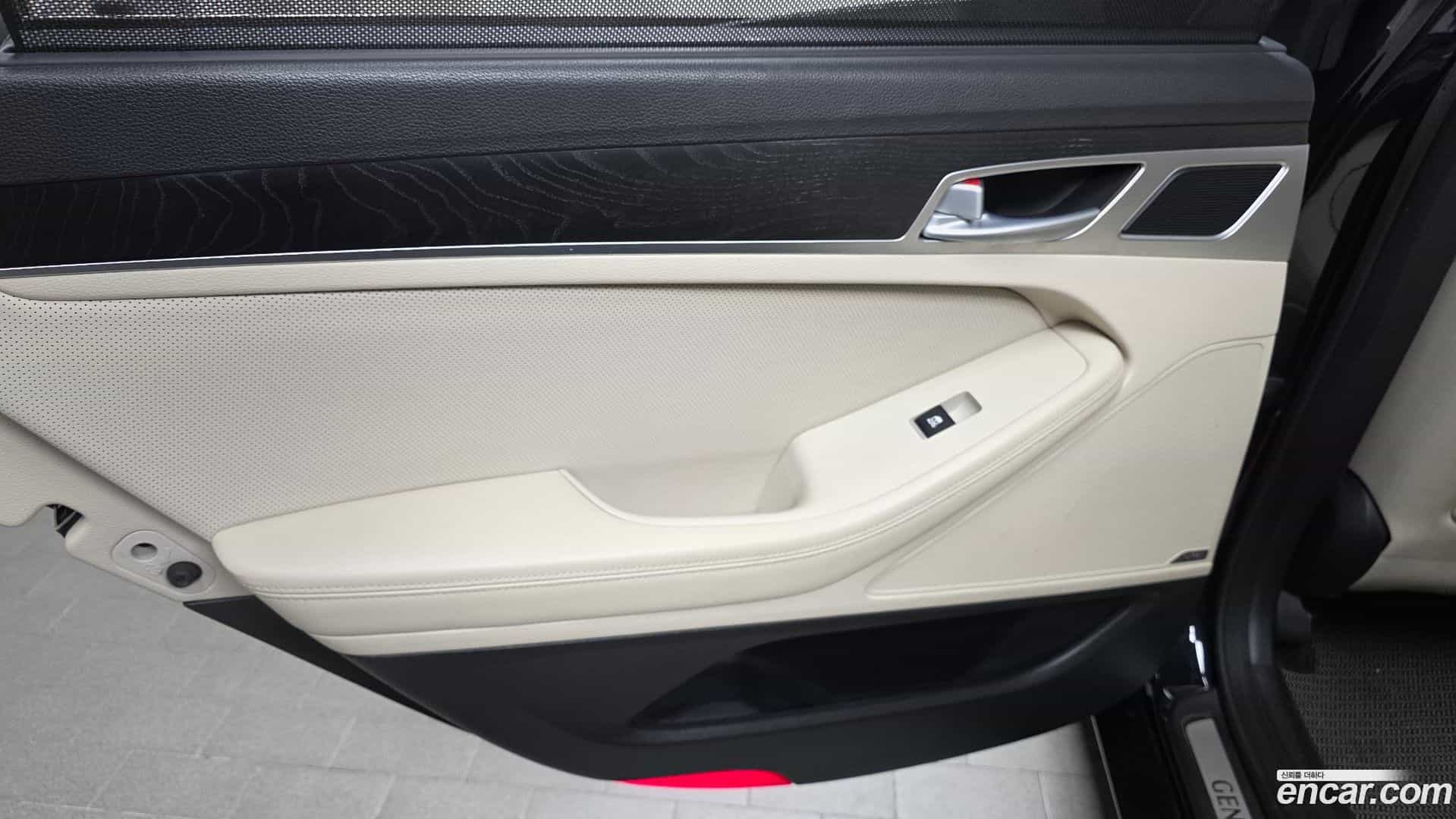 Genesis Hyundai 2015.6-INNER-035
