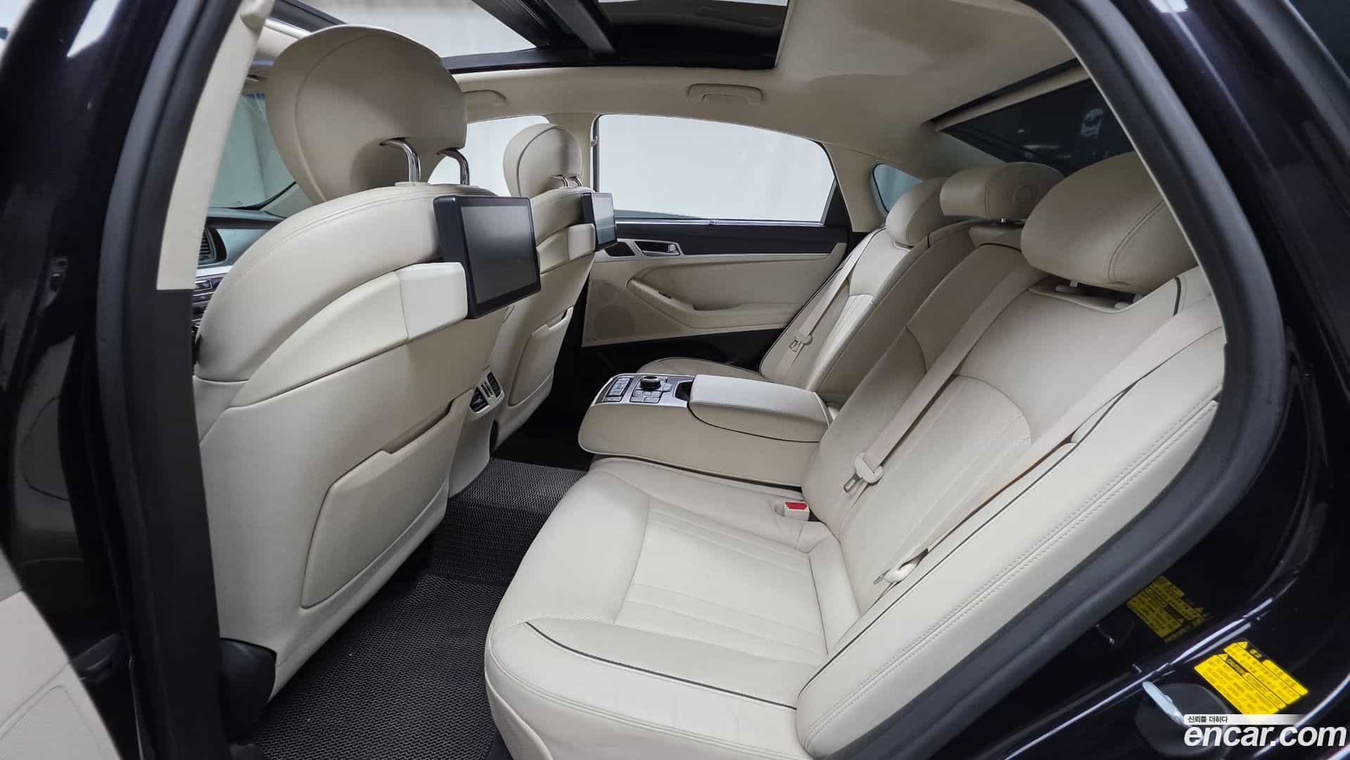 Genesis Hyundai 2015.6-INNER-036