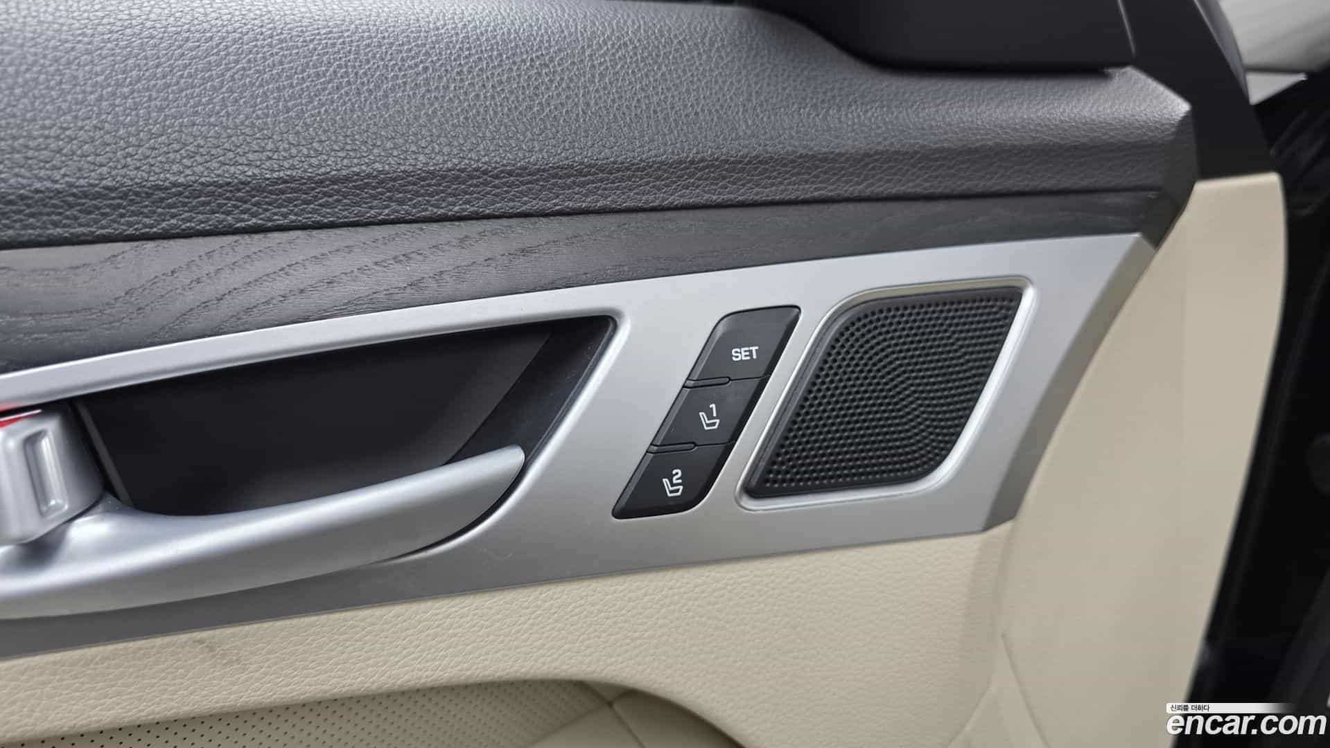 Genesis Hyundai 2015.6-OPTION-044
