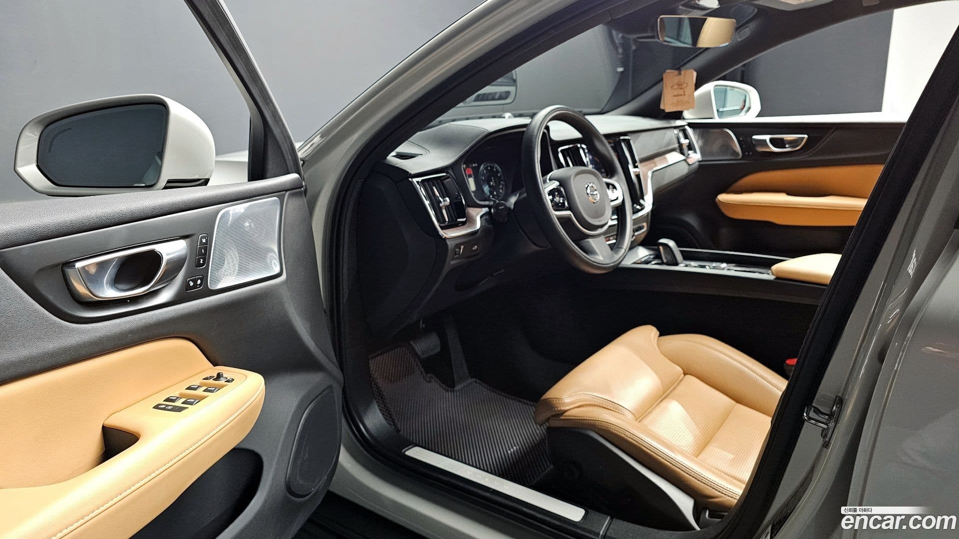 Main__Slider__Photo:V60 Volvo 2021.6-9