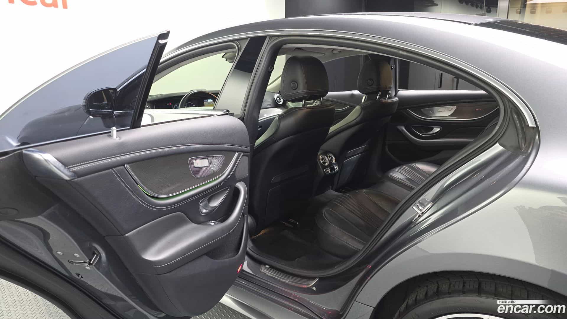CLS-Class Mercedes-Benz 2018.10-INNER-036