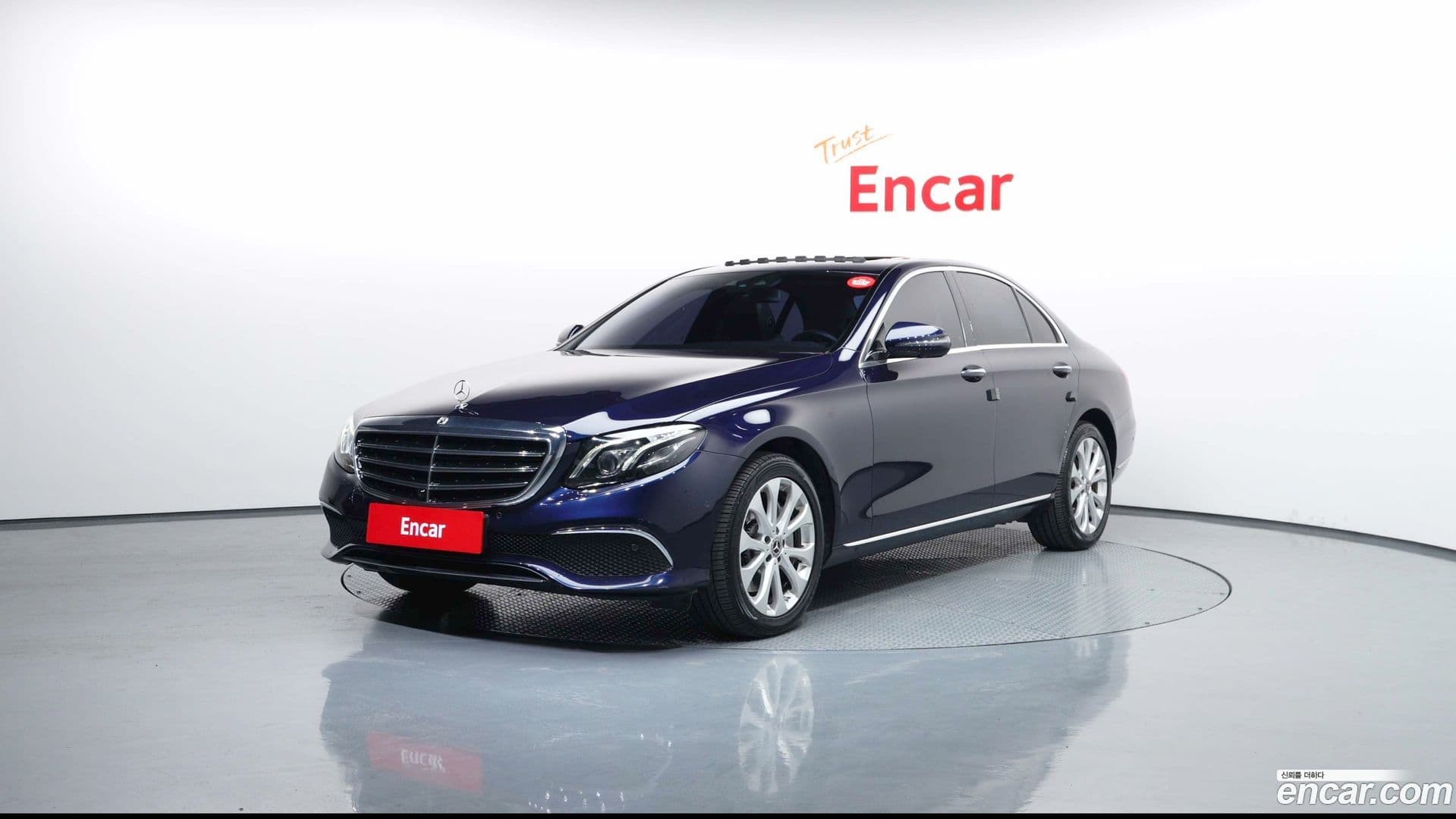 Main__Slider__Photo:E-Class Mercedes-Benz 2017.10-0
