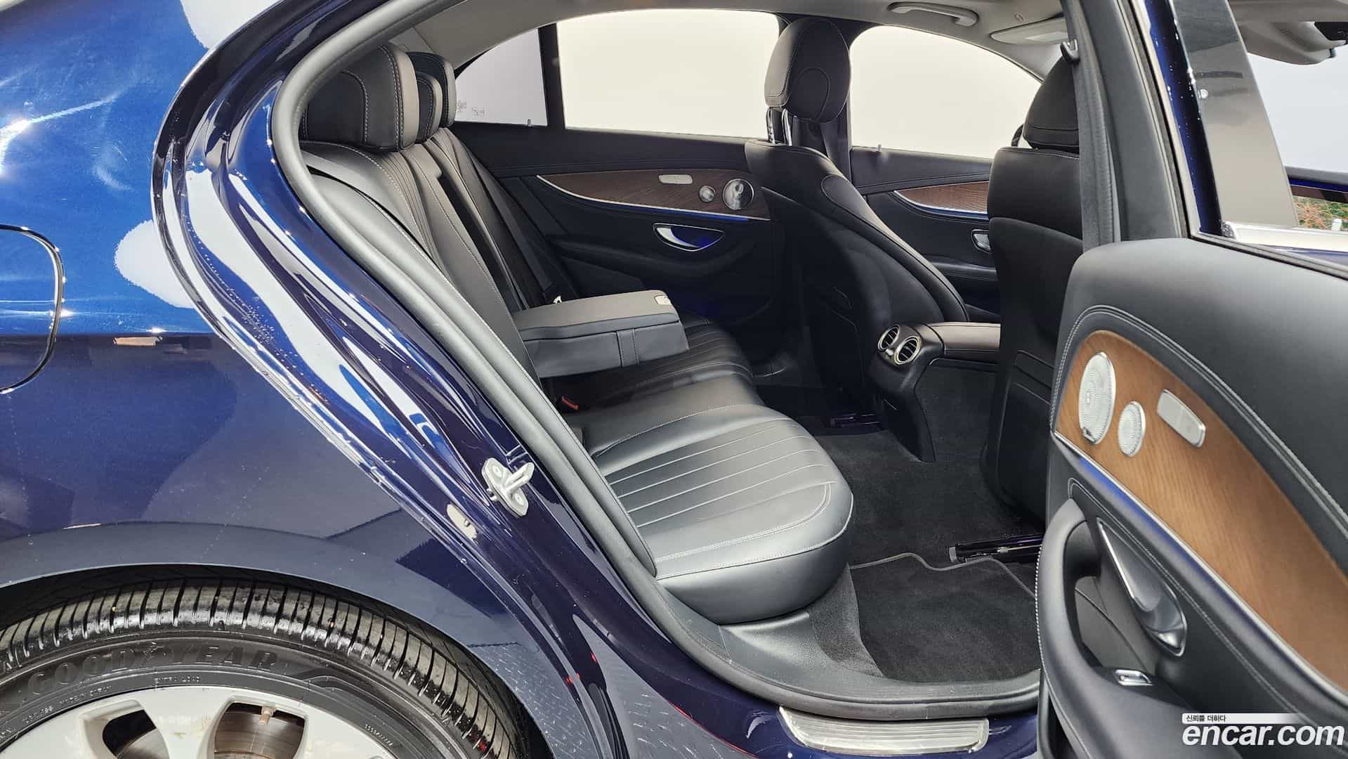 E-Class Mercedes-Benz 2017.10-OPTION-015