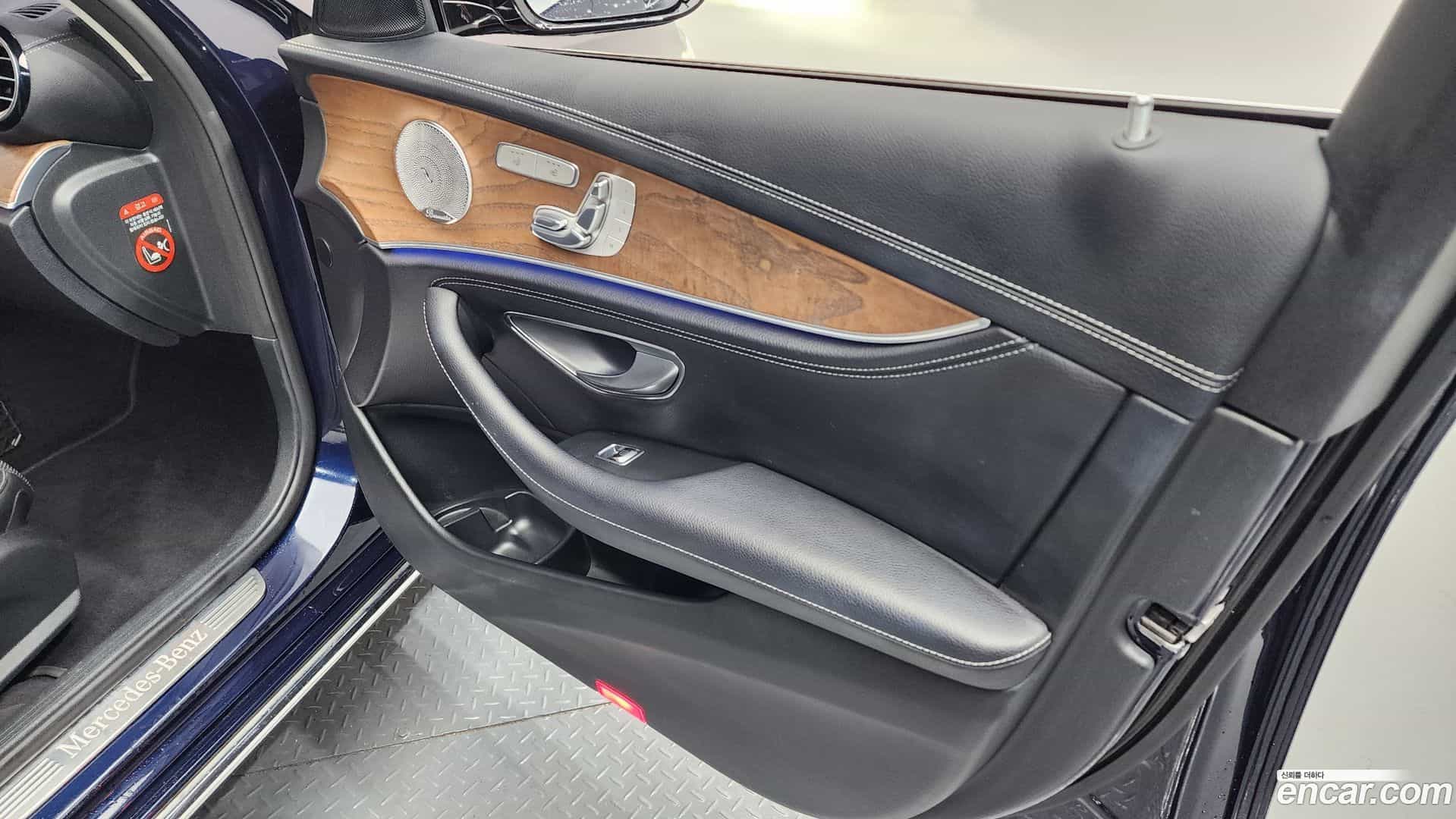 E-Class Mercedes-Benz 2017.10-OPTION-024