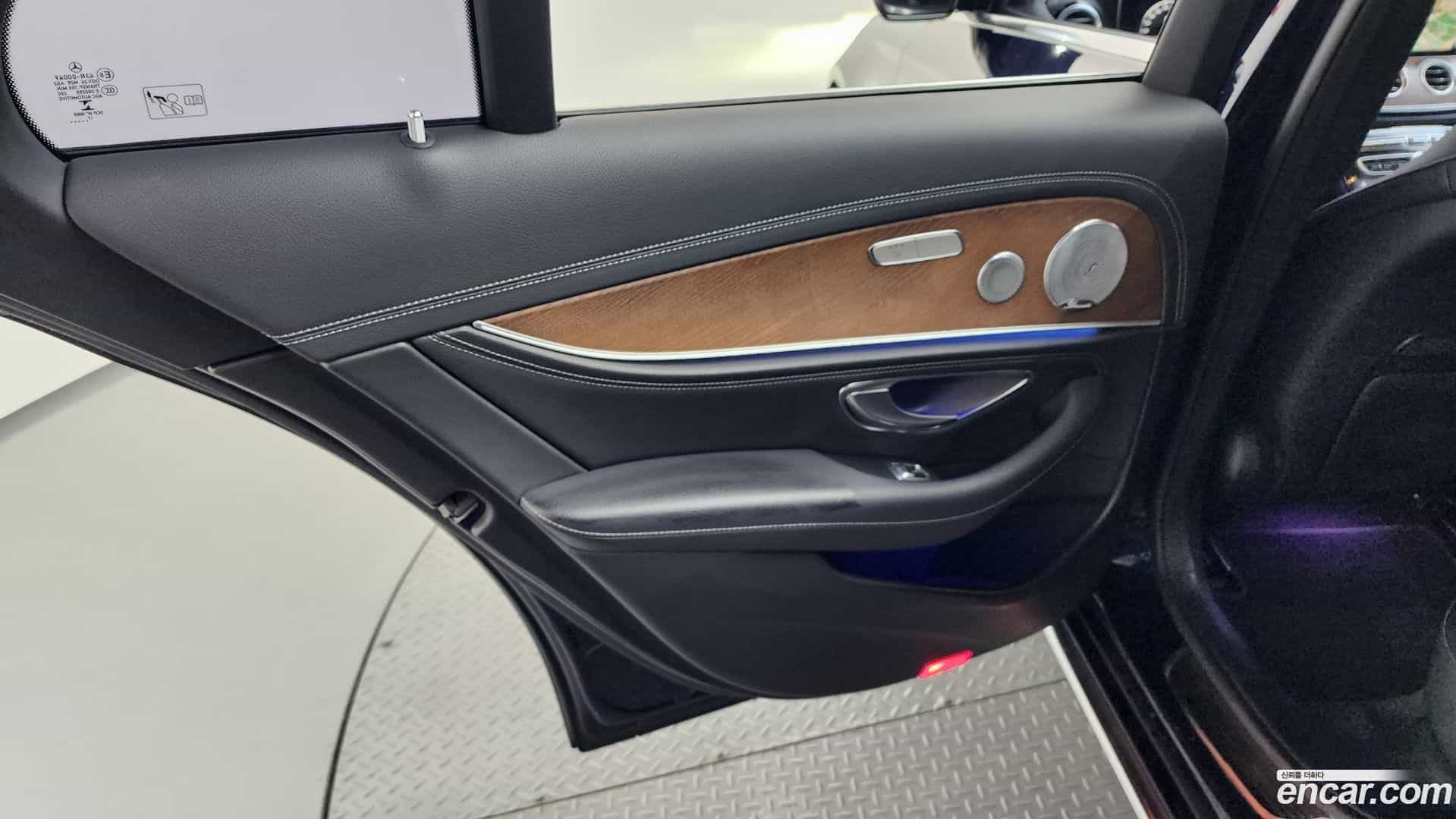 E-Class Mercedes-Benz 2017.10-INNER-035