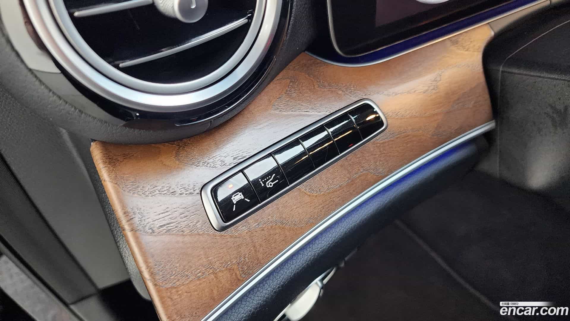 E-Class Mercedes-Benz 2017.10-OPTION-043