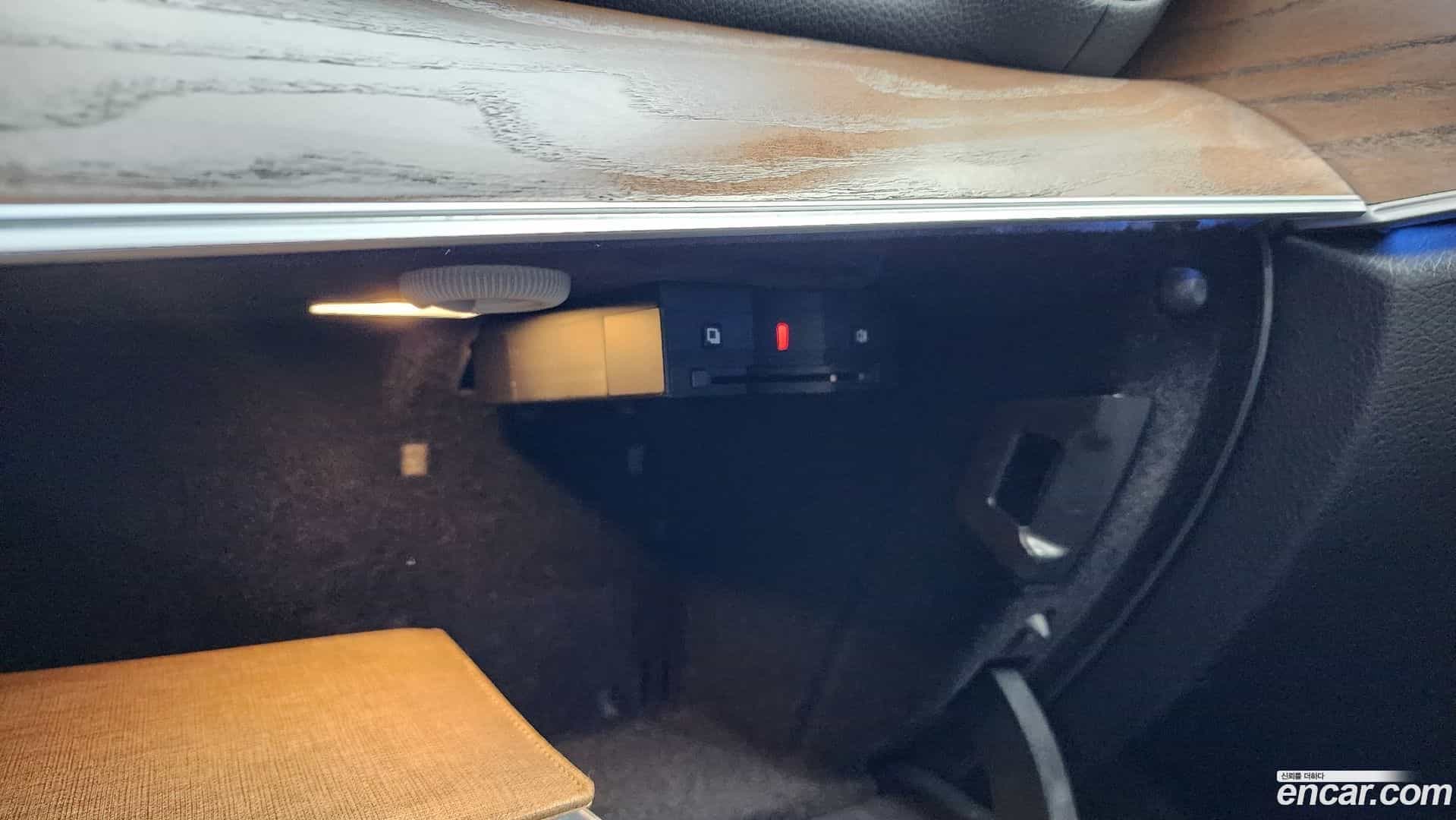 E-Class Mercedes-Benz 2017.10-OPTION-047