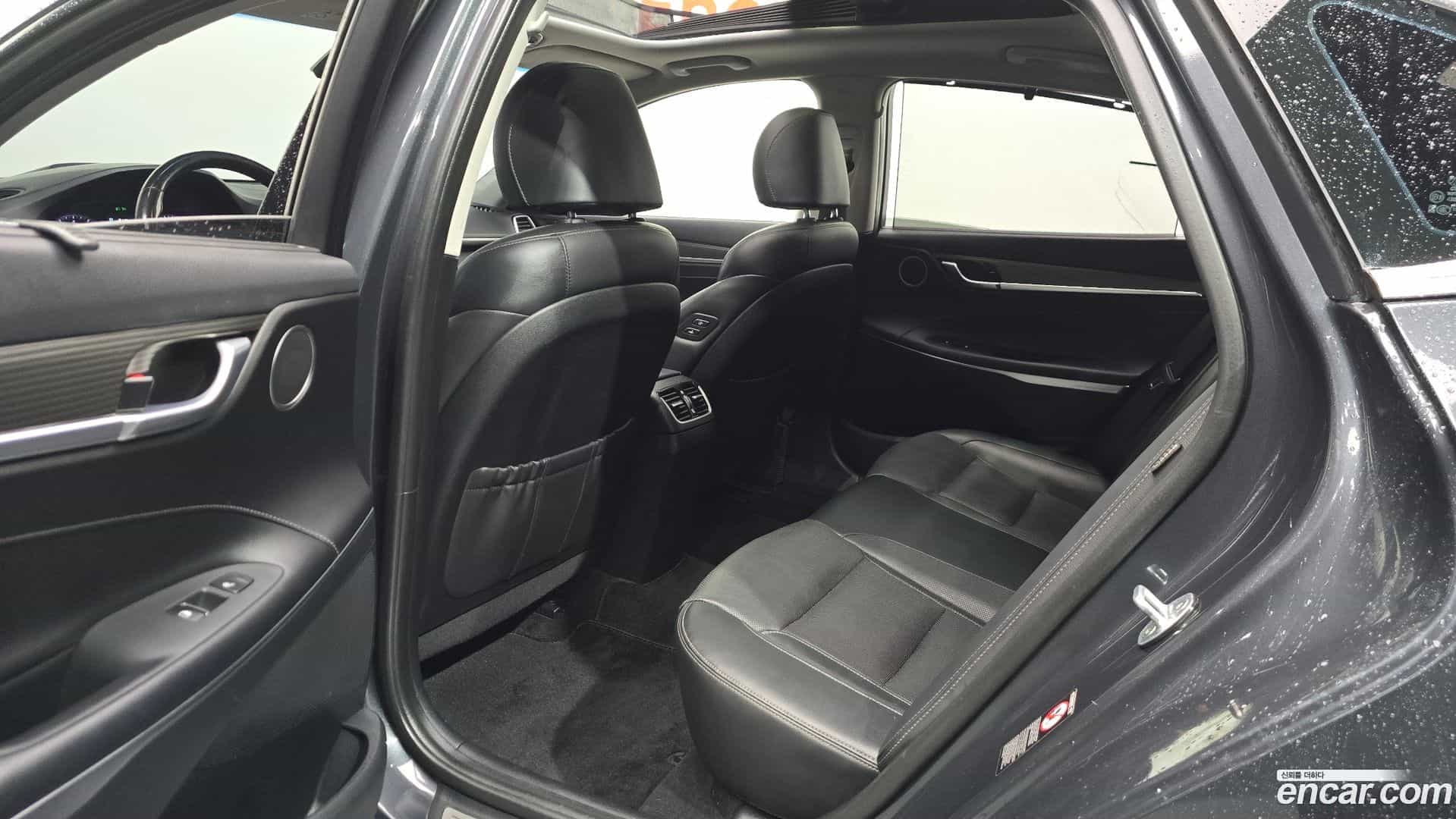 Grandeur Hyundai 2018.7-OPTION-015