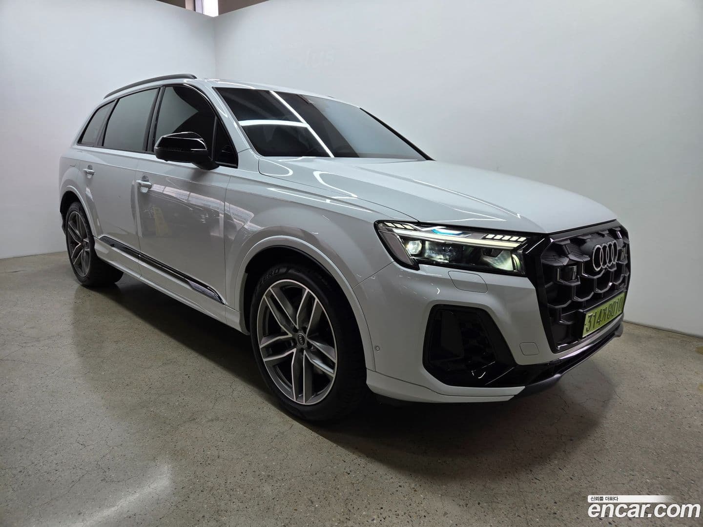 Main__Slider__Photo:Q7 Audi 2025.6-0