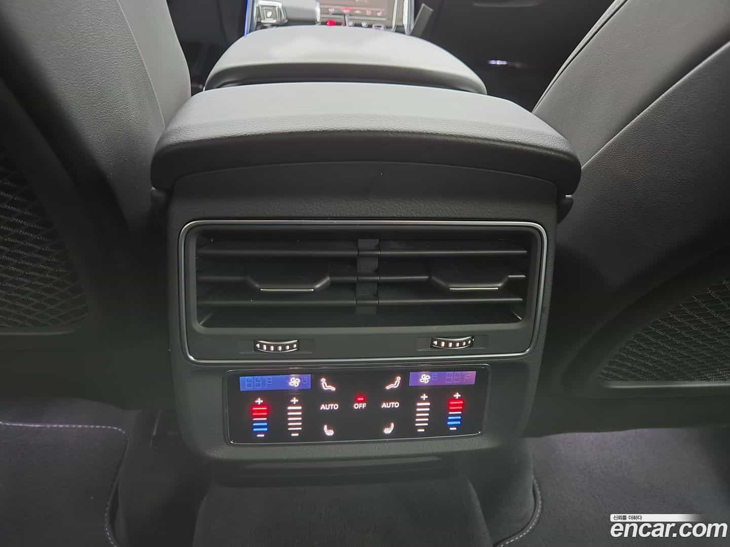 Q7 Audi 2025.6-OPTION-022