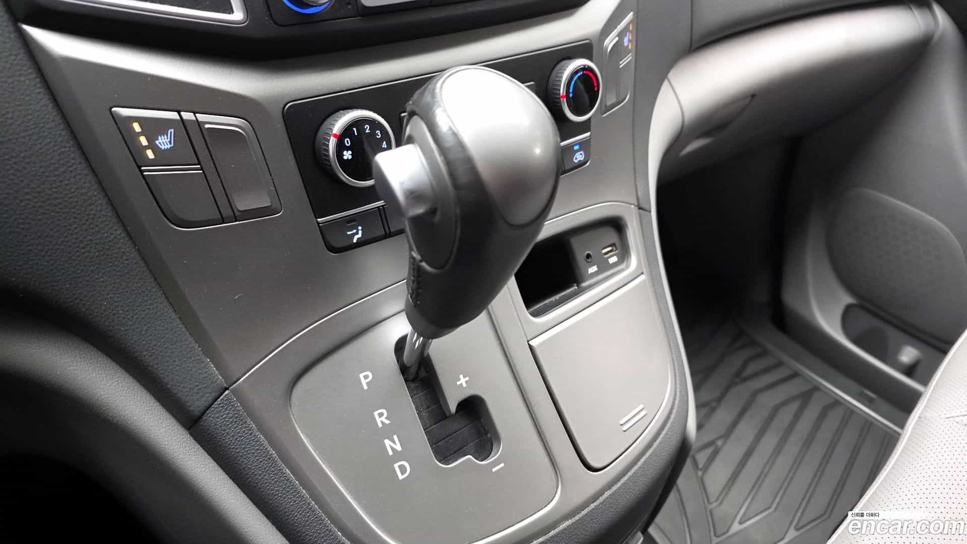 Starex Hyundai 2018.1-INNER-009