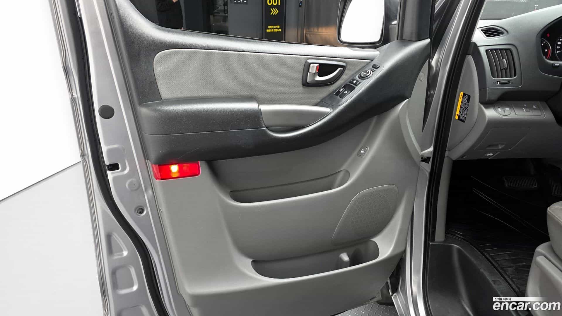 Starex Hyundai 2018.1-INNER-034