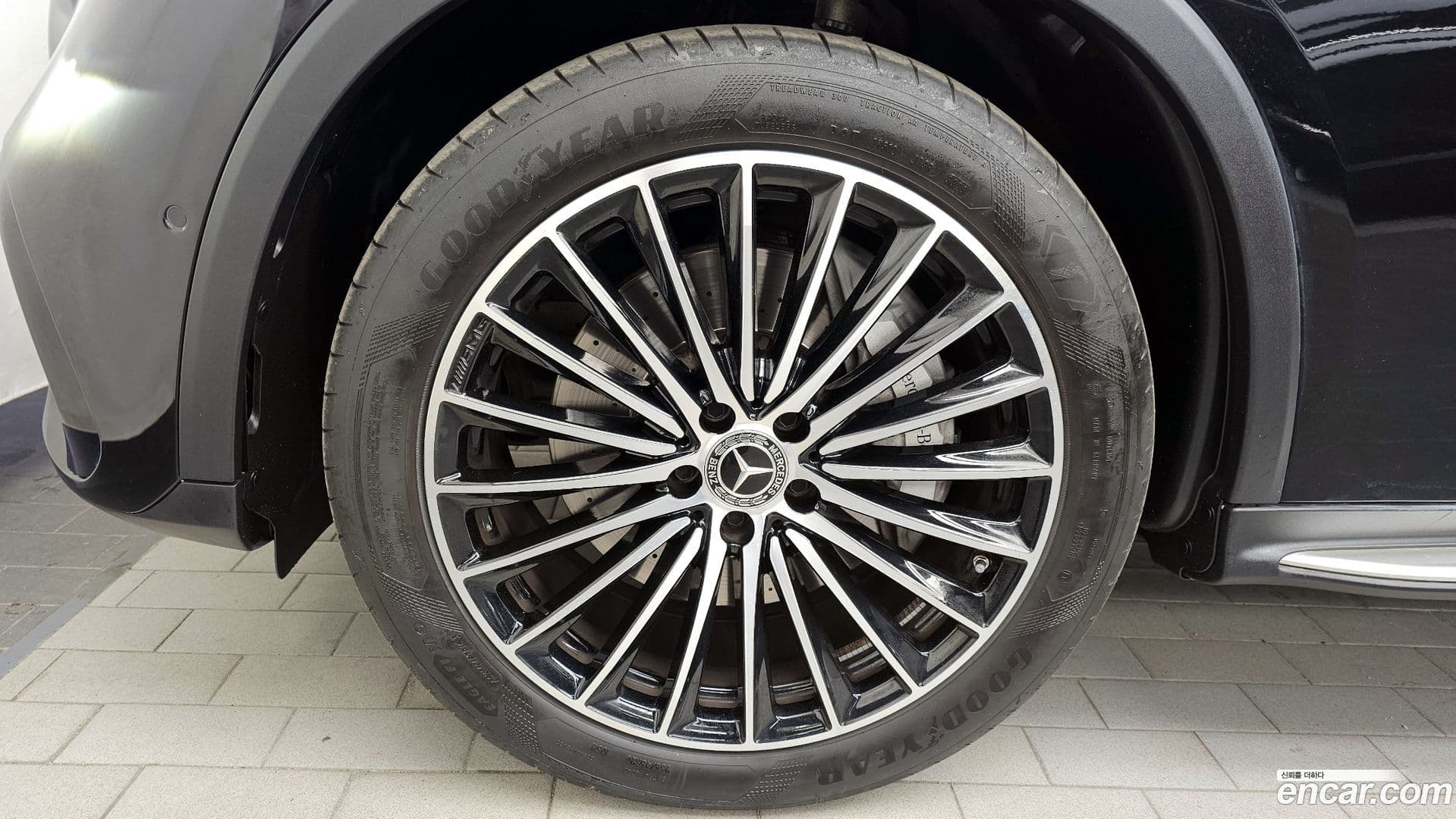 Main__Slider__Photo:GLC-Class Mercedes-Benz 2023.10-4