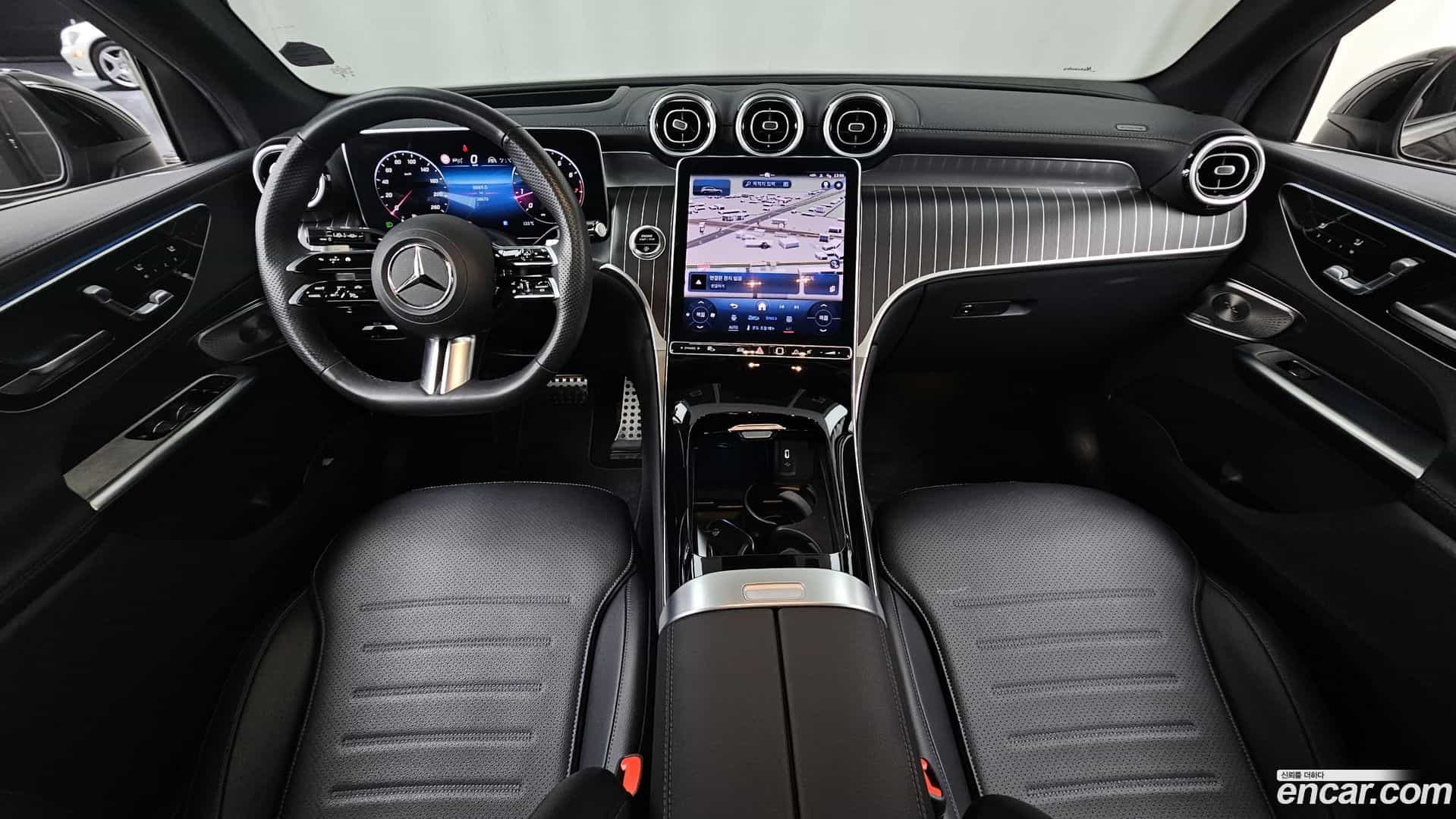 GLC-Class Mercedes-Benz 2023.10-INNER-007