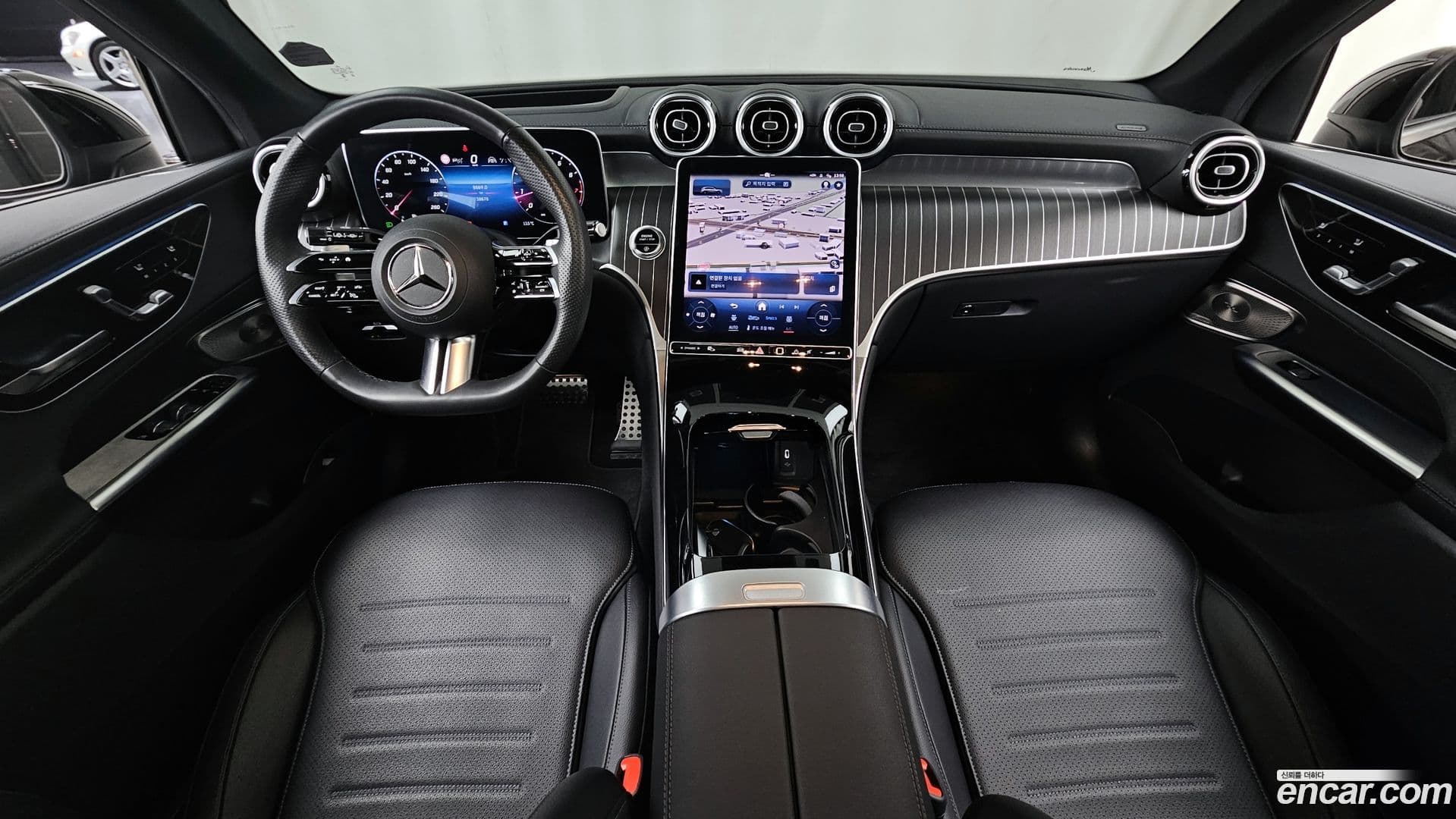 Main__Slider__Photo:GLC-Class Mercedes-Benz 2023.10-6