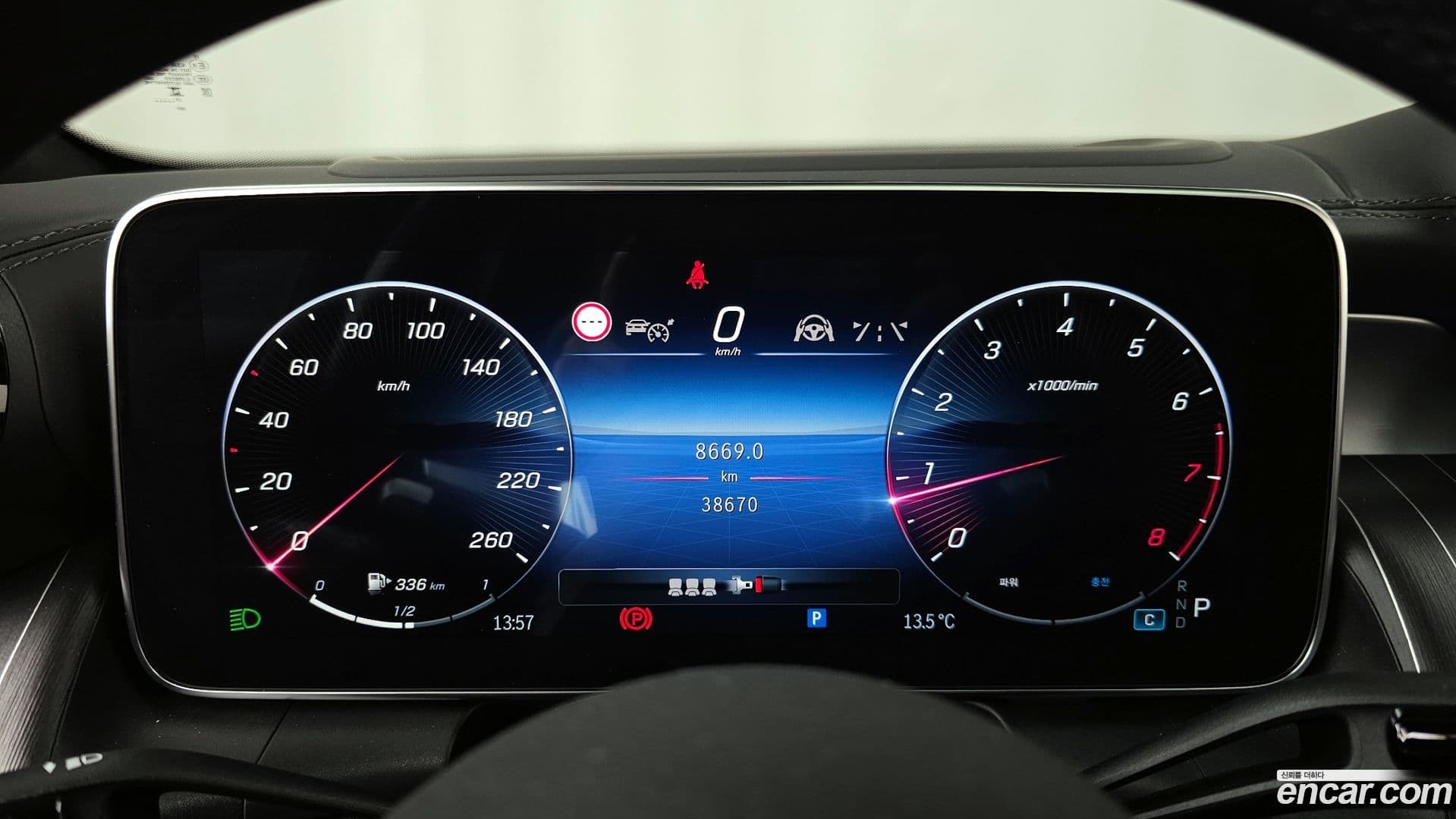 Main__Slider__Photo:GLC-Class Mercedes-Benz 2023.10-7