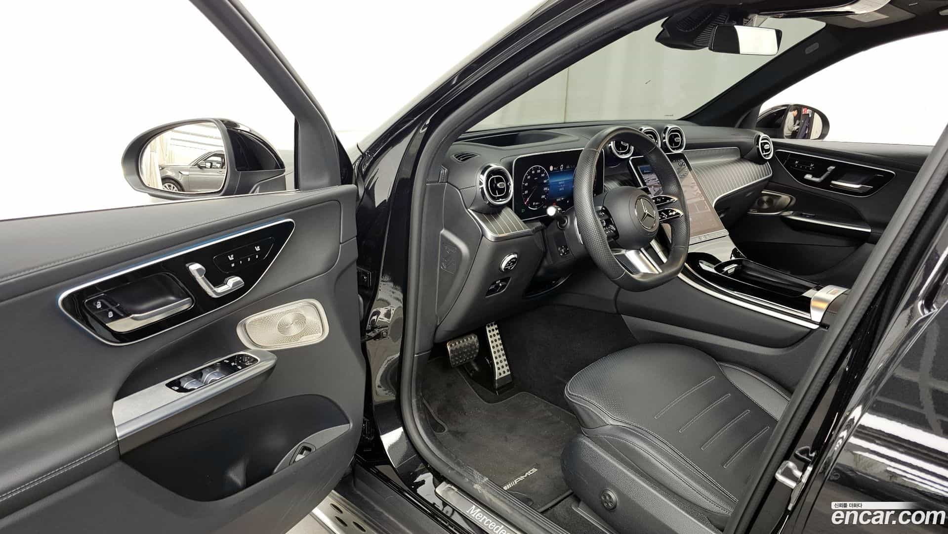 GLC-Class Mercedes-Benz 2023.10-INNER-010