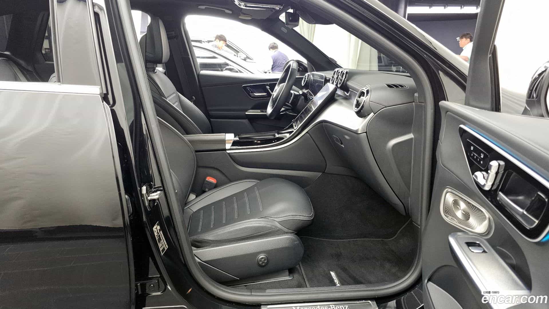 GLC-Class Mercedes-Benz 2023.10-OPTION-015