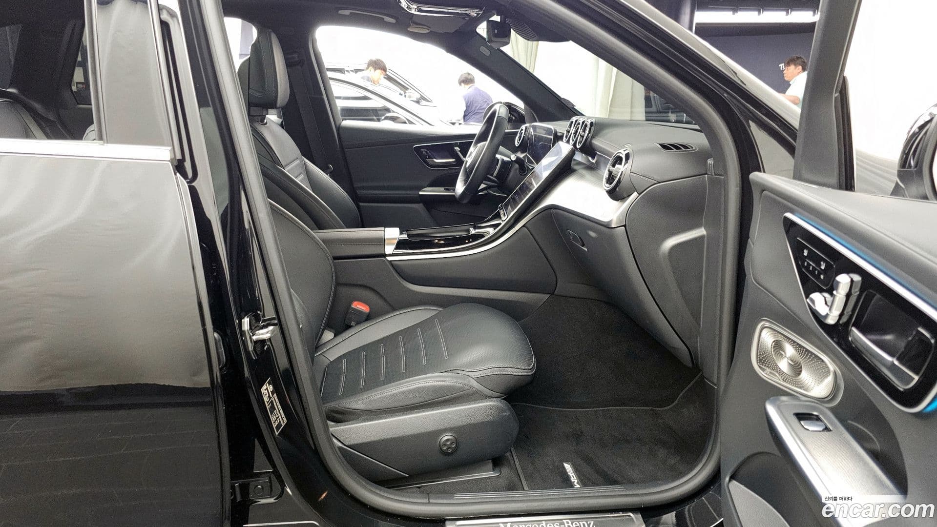 Main__Slider__Photo:GLC-Class Mercedes-Benz 2023.10-10