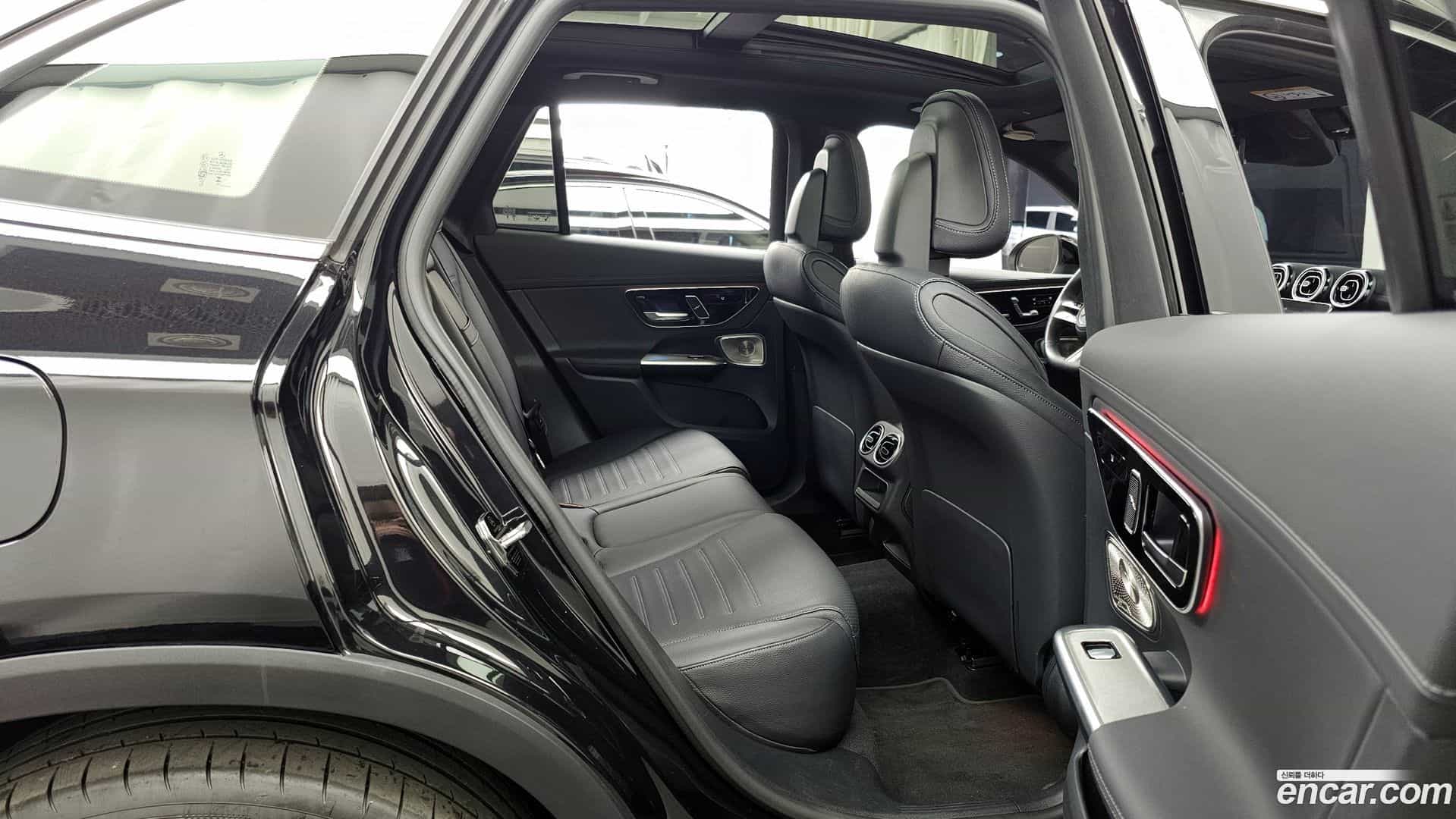 GLC-Class Mercedes-Benz 2023.10-OPTION-016