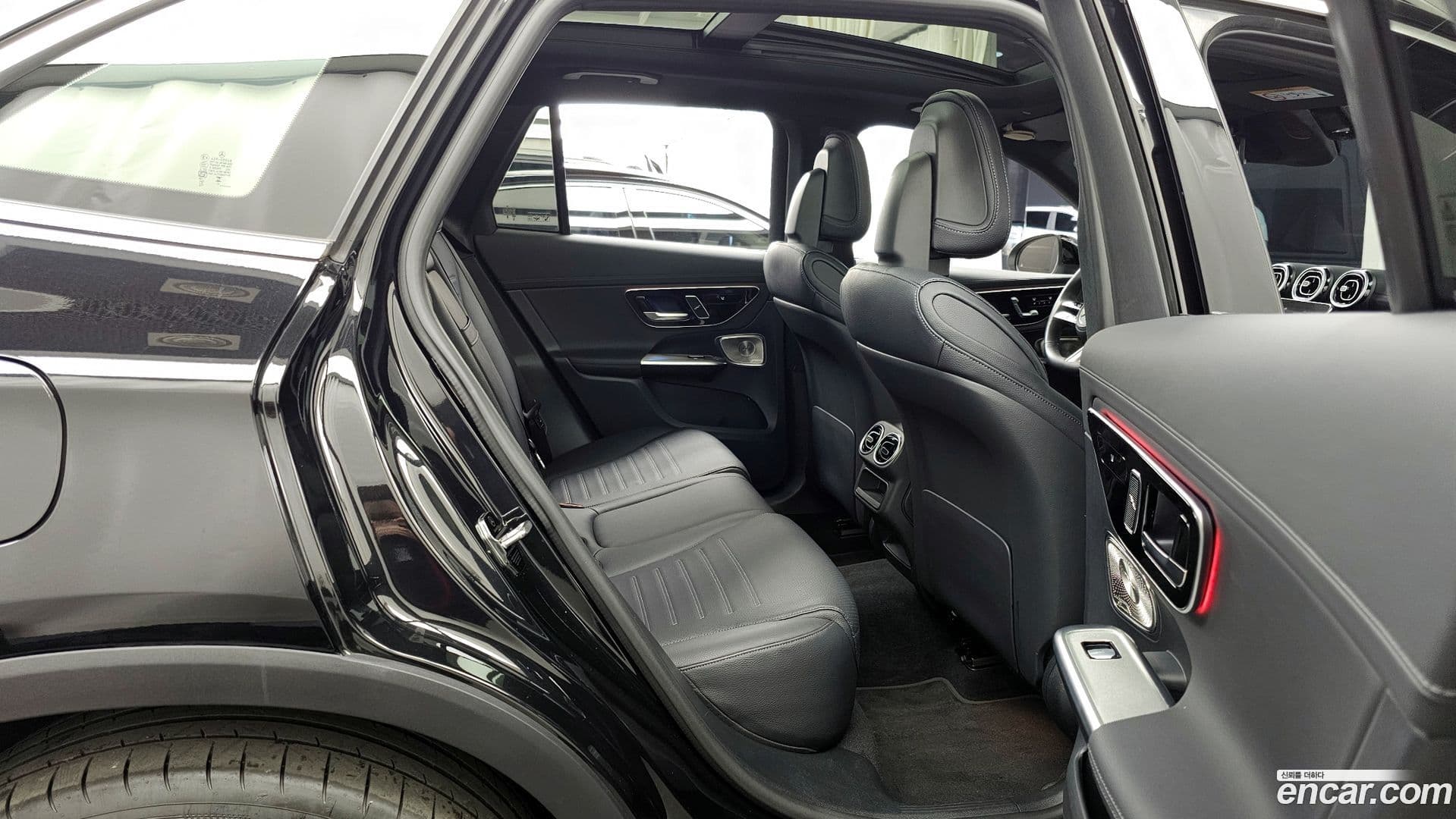 Main__Slider__Photo:GLC-Class Mercedes-Benz 2023.10-11