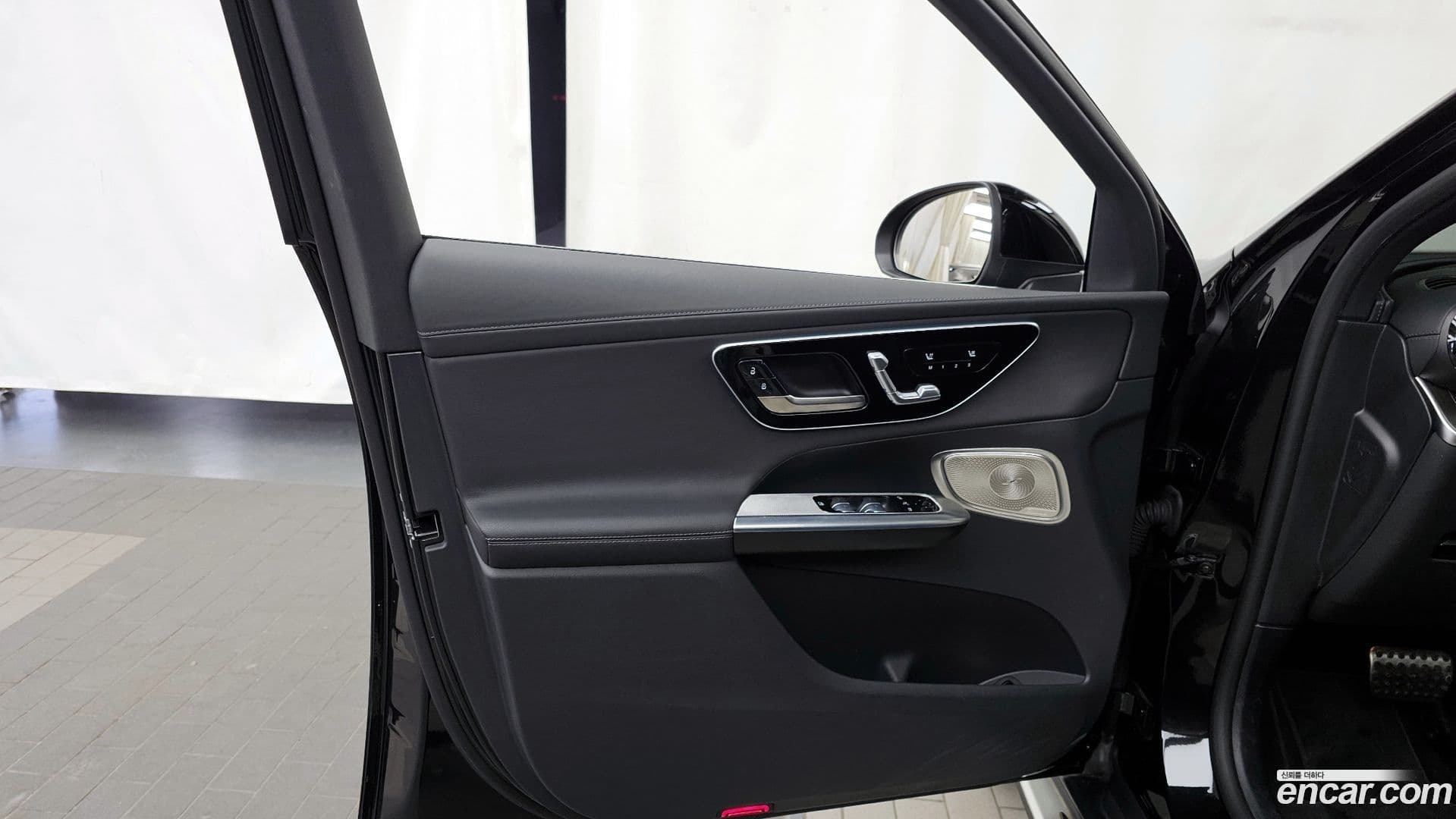 Main__Slider__Photo:GLC-Class Mercedes-Benz 2023.10-23