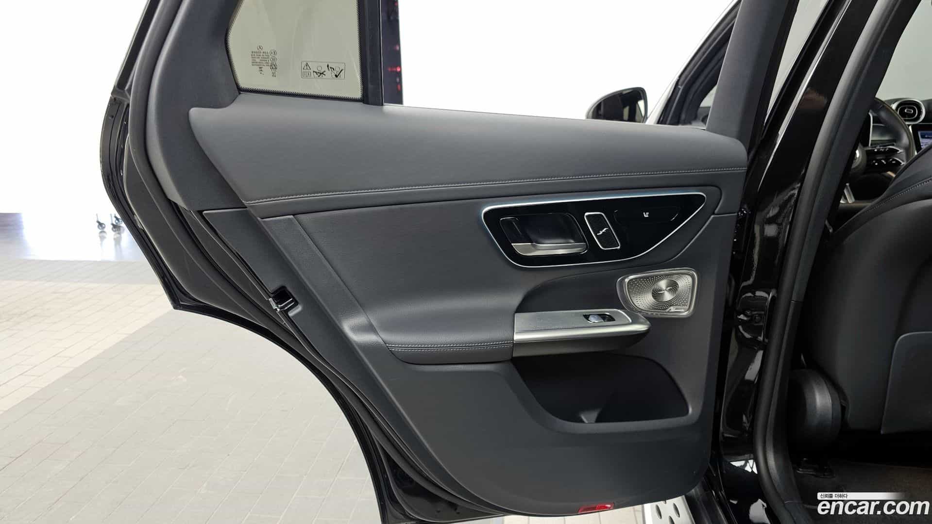 GLC-Class Mercedes-Benz 2023.10-INNER-035