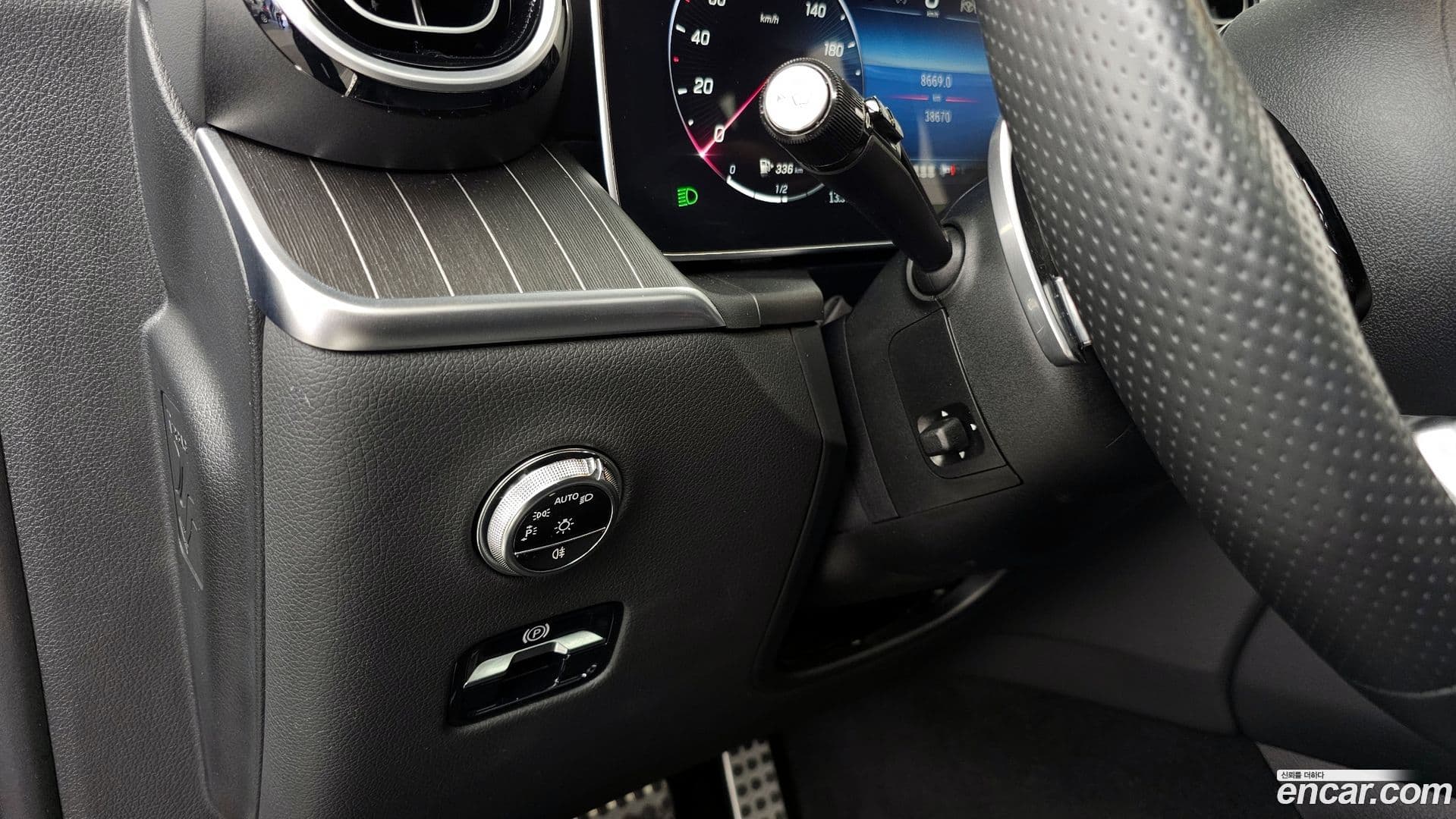 Main__Slider__Photo:GLC-Class Mercedes-Benz 2023.10-29