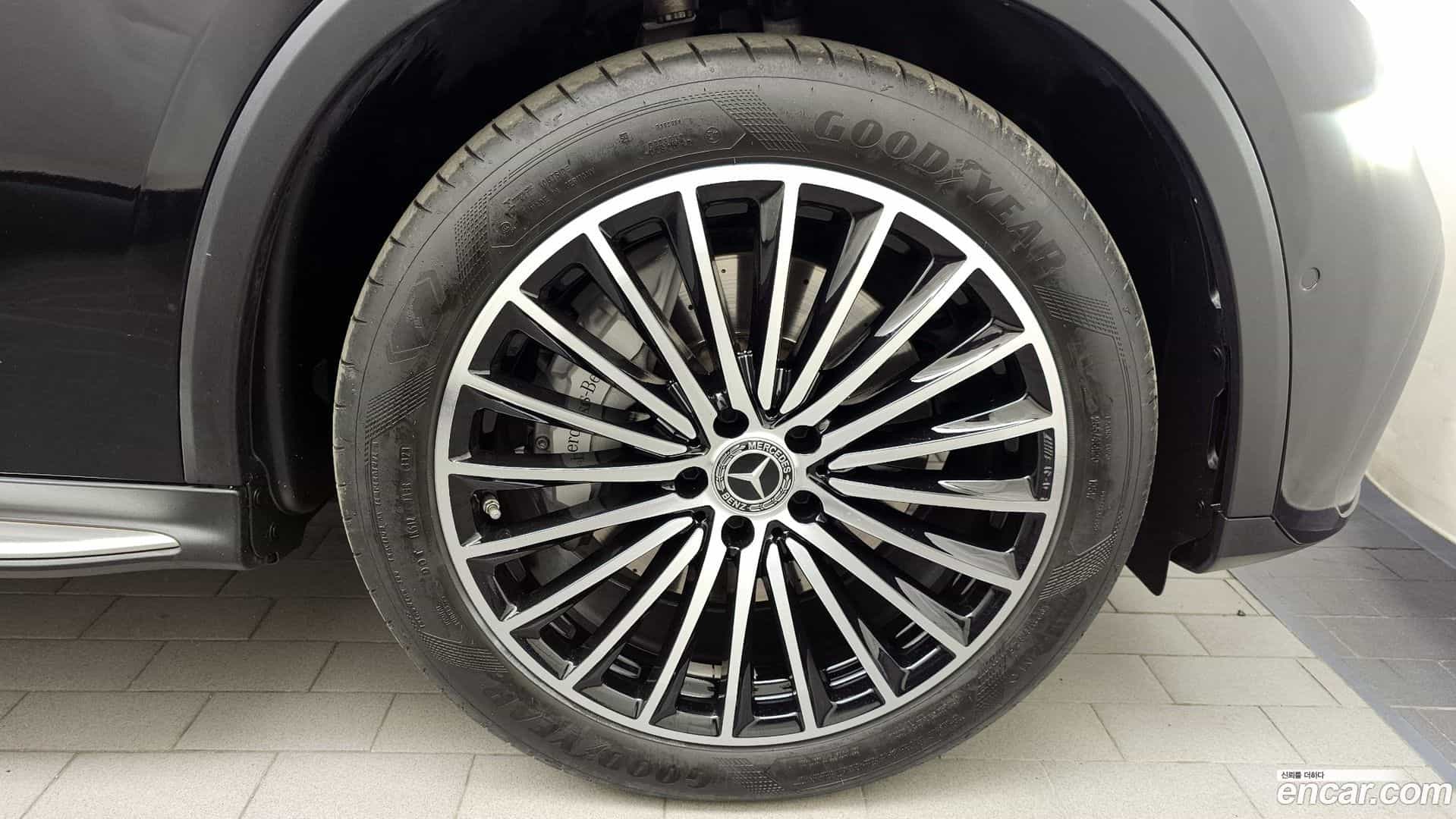 GLC-Class Mercedes-Benz 2023.10-OPTION-048
