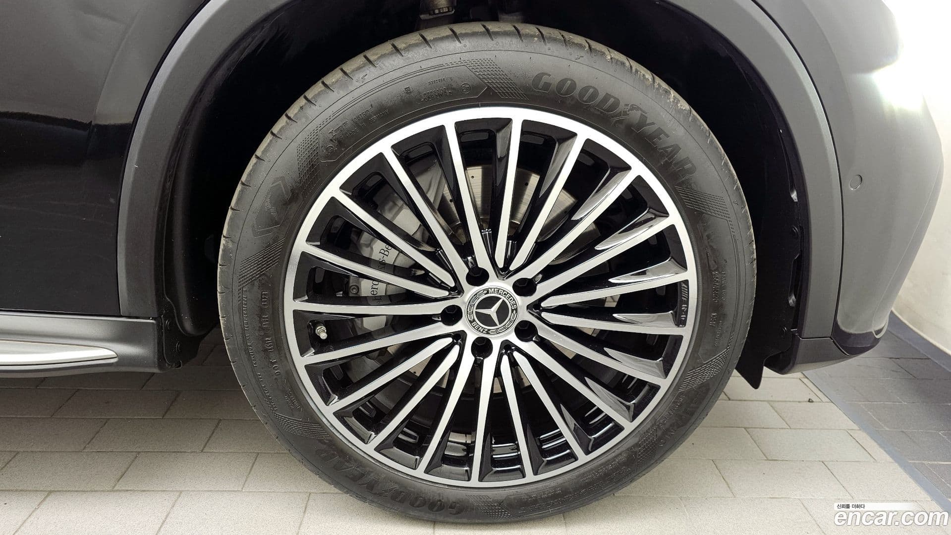 Main__Slider__Photo:GLC-Class Mercedes-Benz 2023.10-34