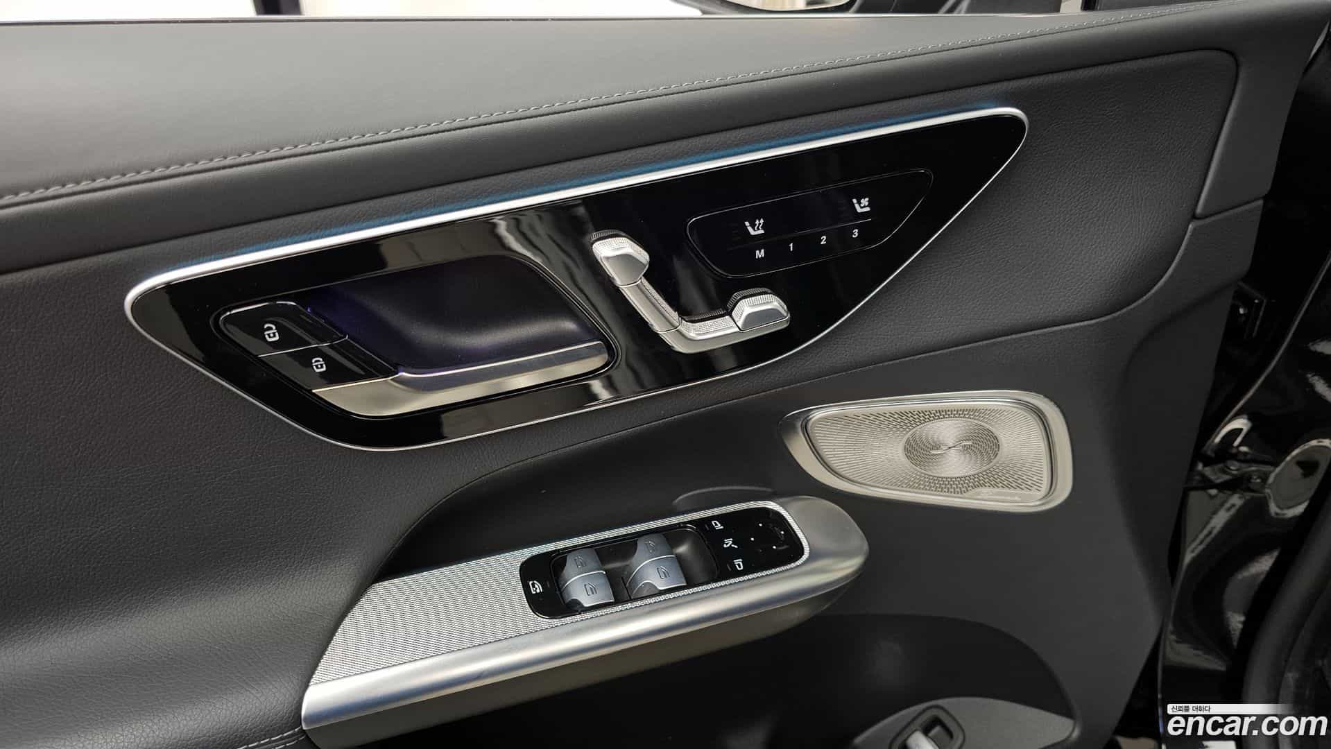 GLC-Class Mercedes-Benz 2023.10-OPTION-052