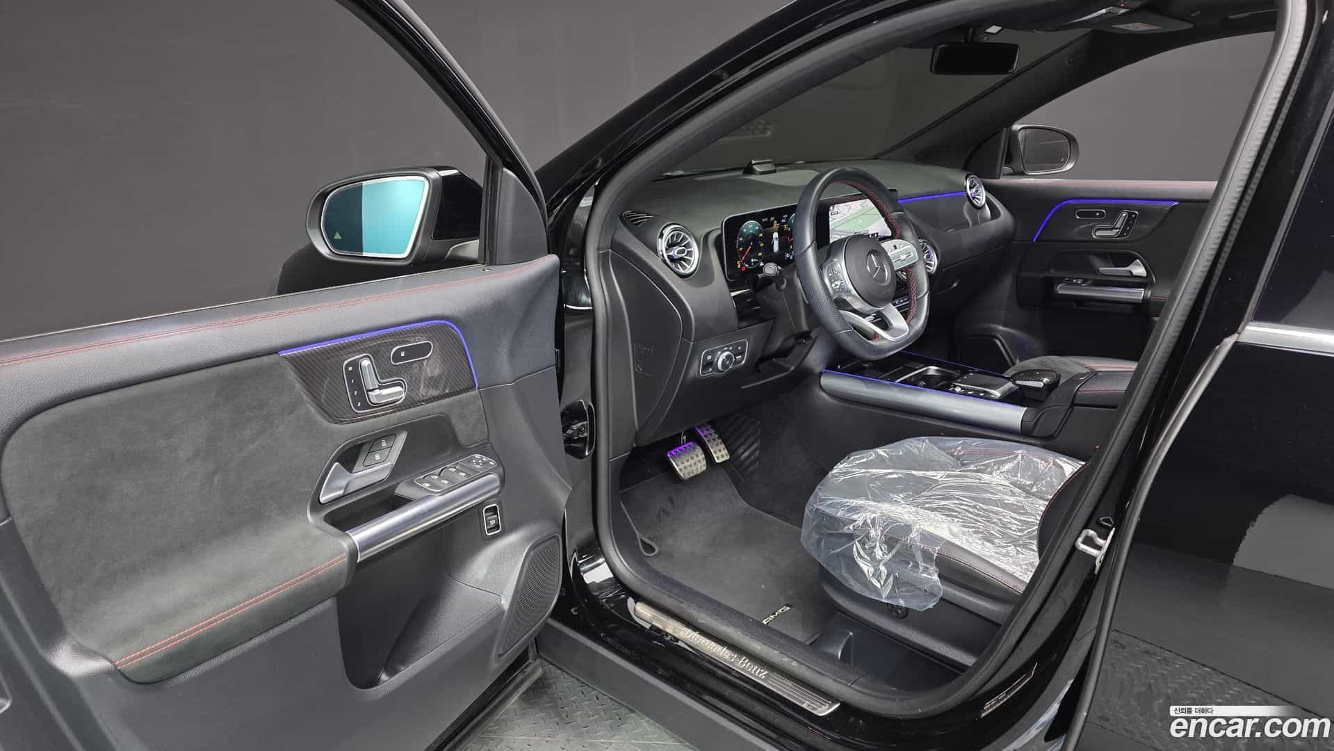 GLA-Class Mercedes-Benz 2020.9-INNER-010