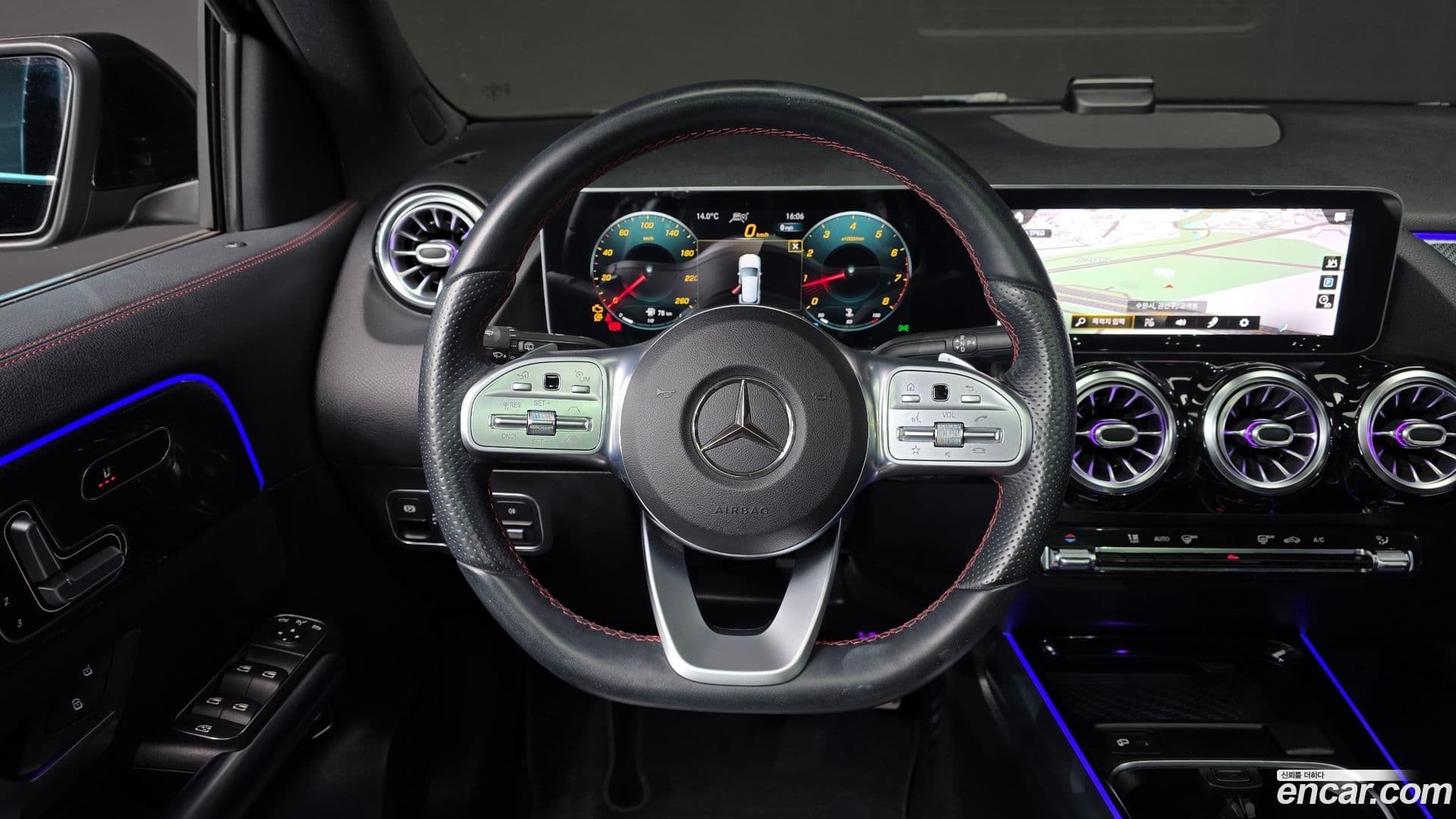 Main__Slider__Photo:GLA-Class Mercedes-Benz 2020.9-12