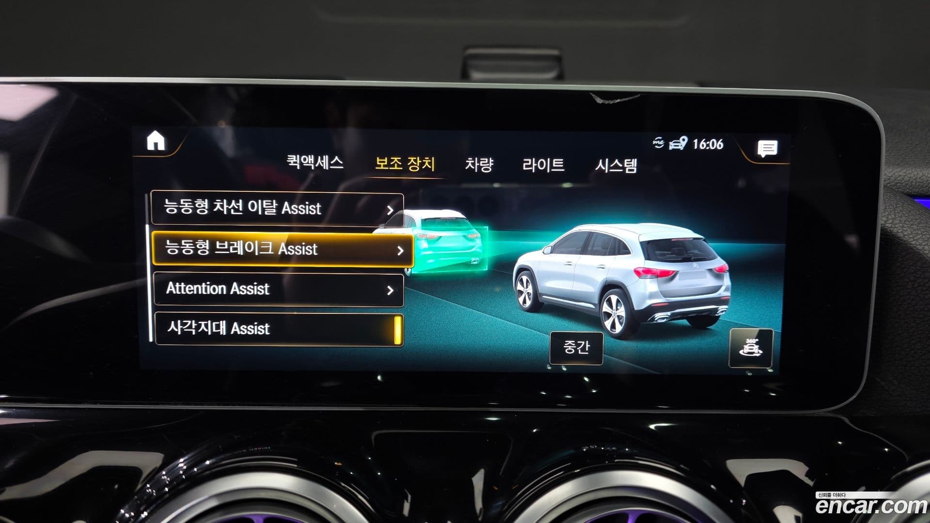 Main__Slider__Photo:GLA-Class Mercedes-Benz 2020.9-15