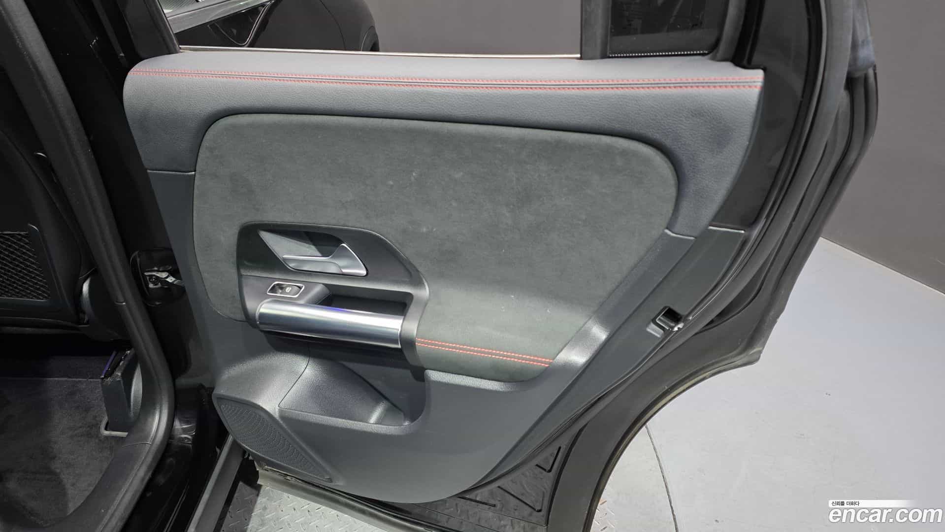 GLA-Class Mercedes-Benz 2020.9-INNER-035