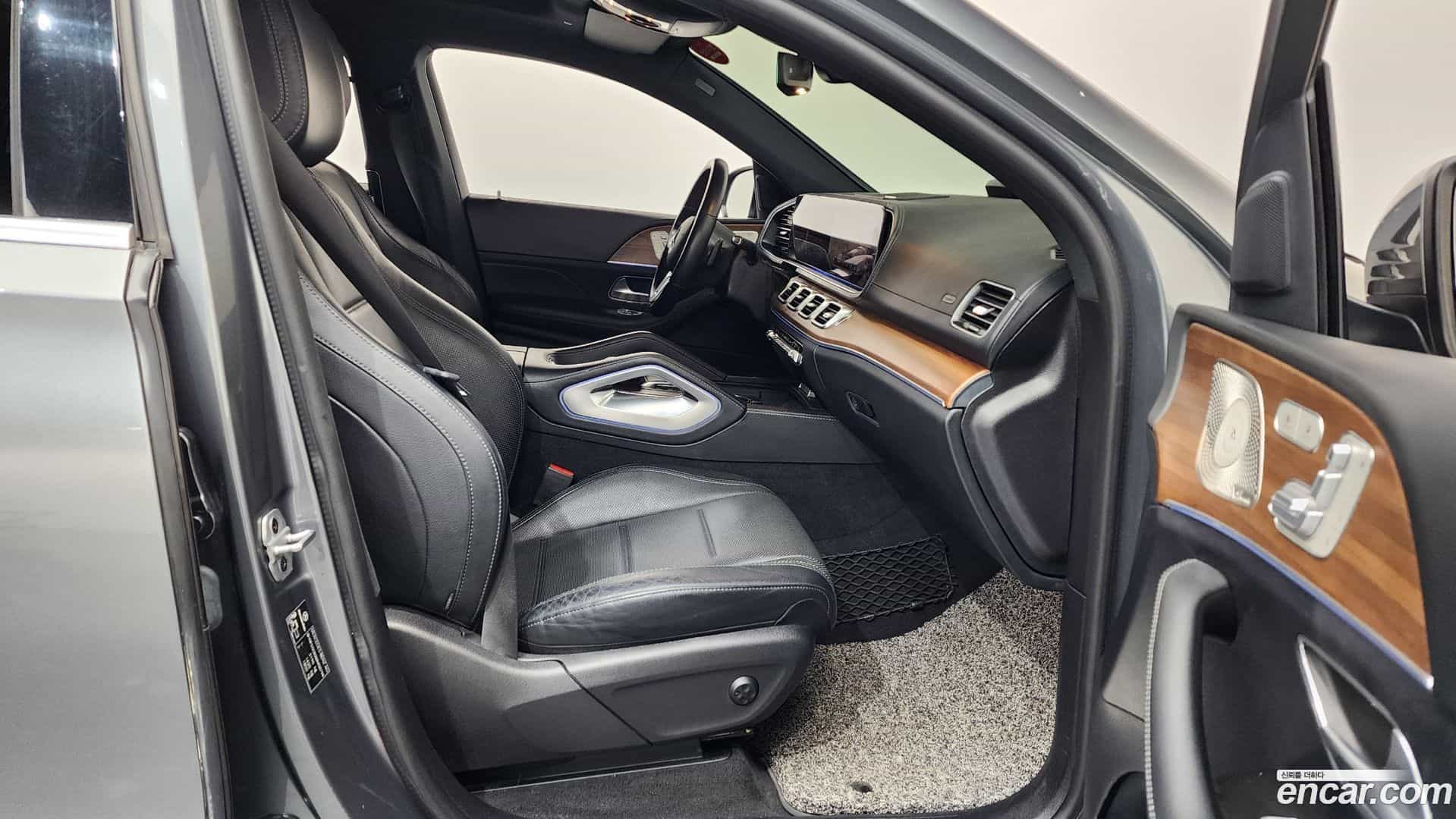 GLE-Class Mercedes-Benz 2021.9-INNER-036