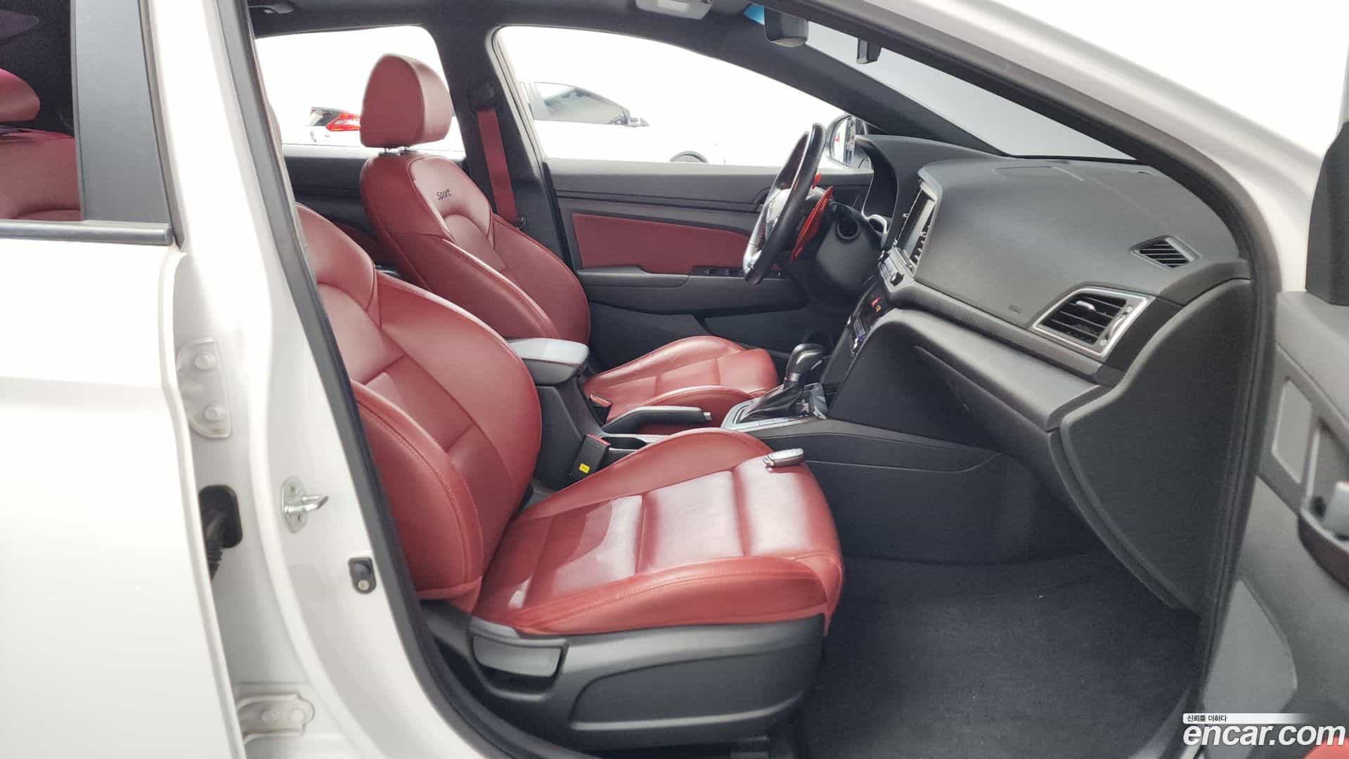 AVANTE Hyundai 2016.8-OPTION-015
