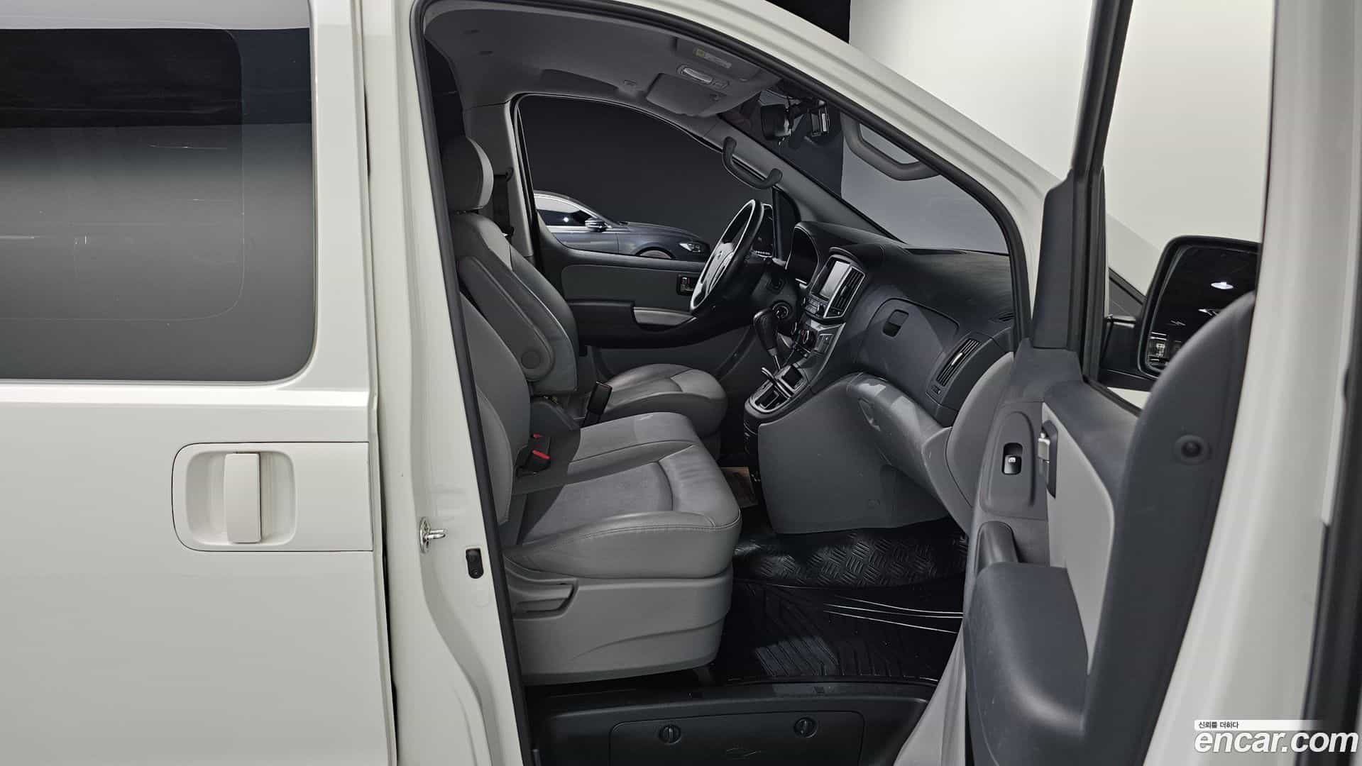Starex Hyundai 2021.3-INNER-036
