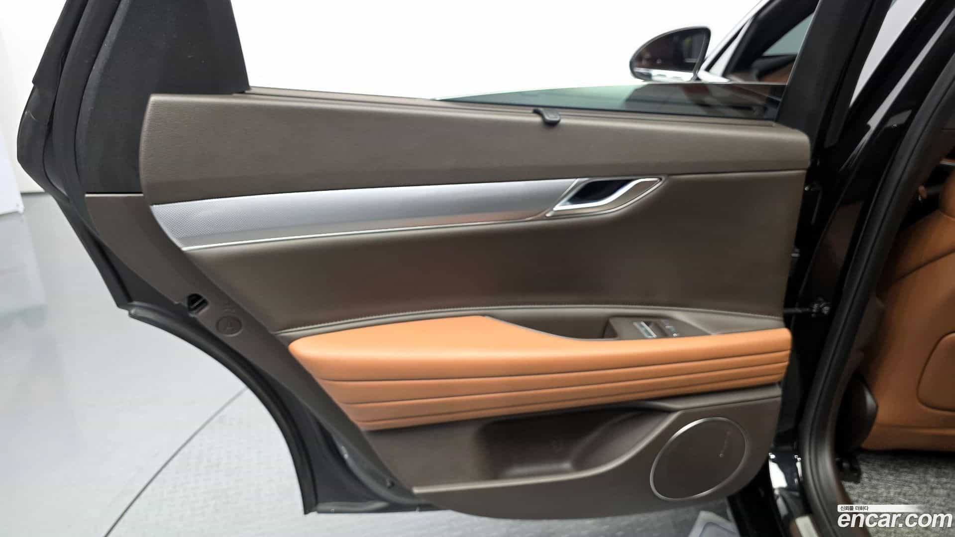 G80 Genesis 2023.2-INNER-035