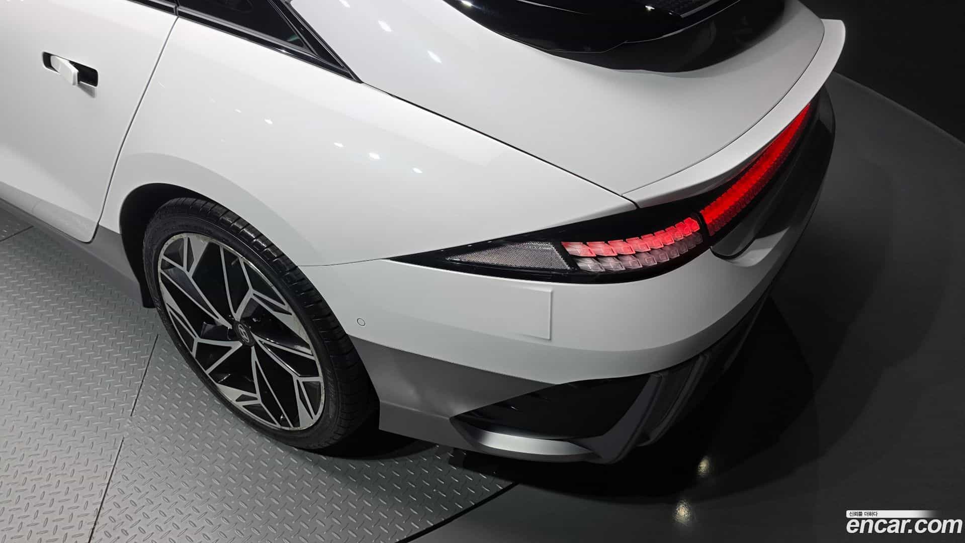 Ioniq6 Hyundai 2023.2-OUTER-033