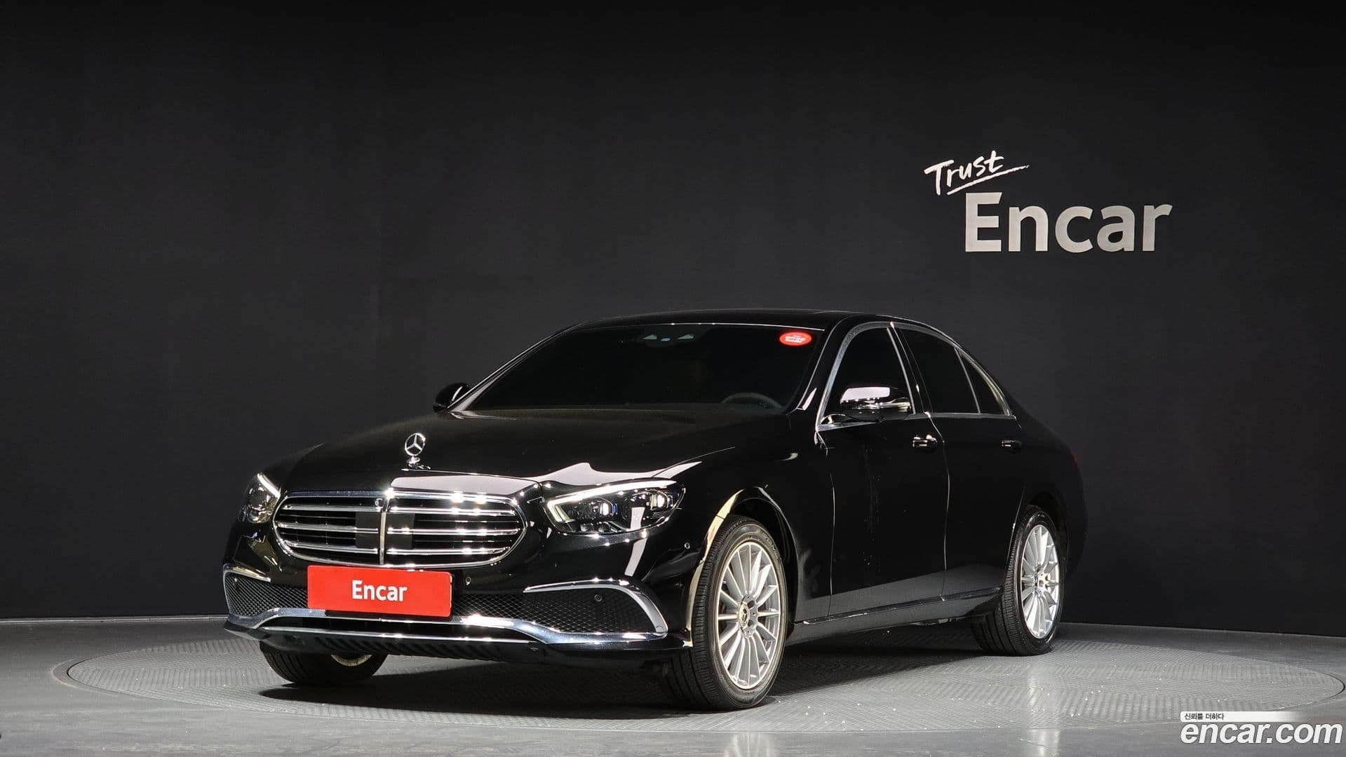 Main__Slider__Photo:E-Class Mercedes-Benz 2022.11-0