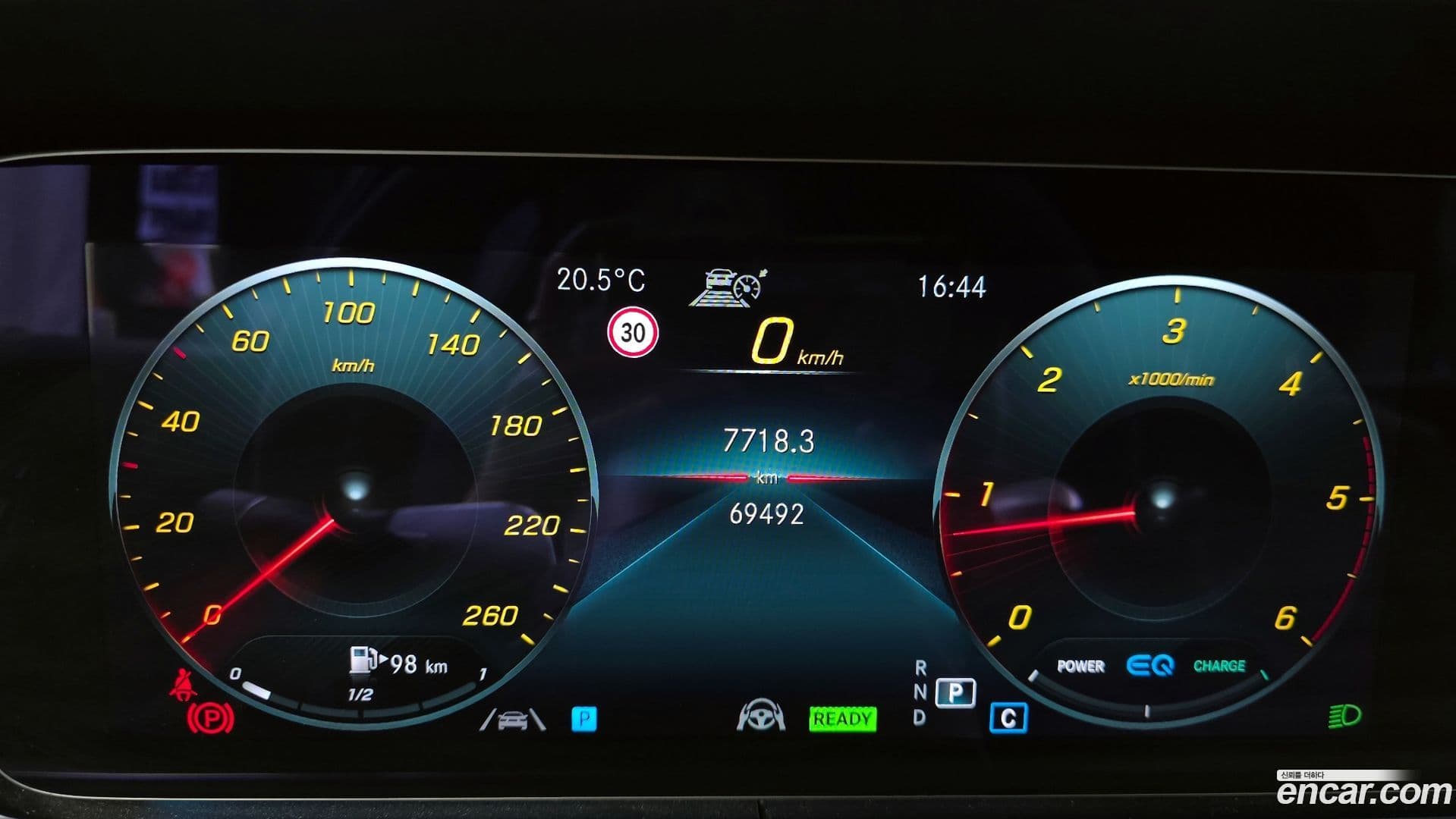 Main__Slider__Photo:E-Class Mercedes-Benz 2022.11-7