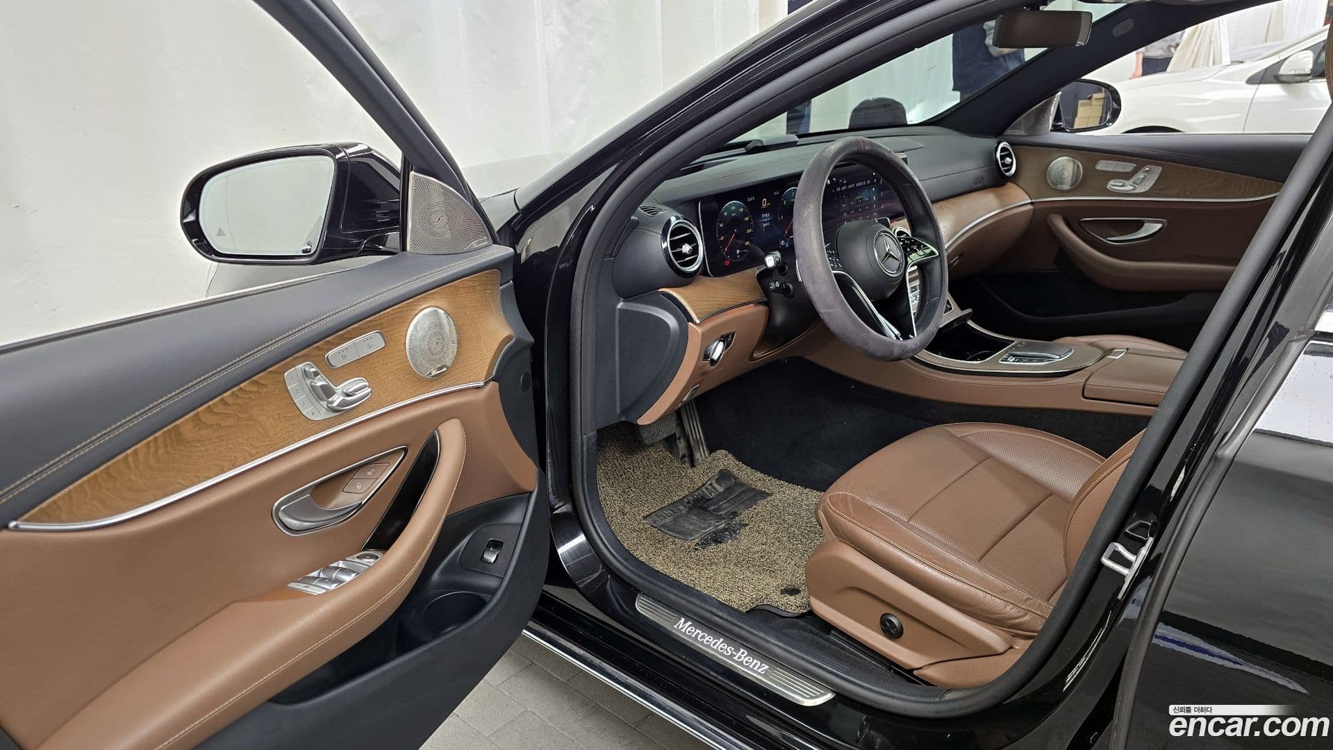Main__Slider__Photo:E-Class Mercedes-Benz 2022.11-9