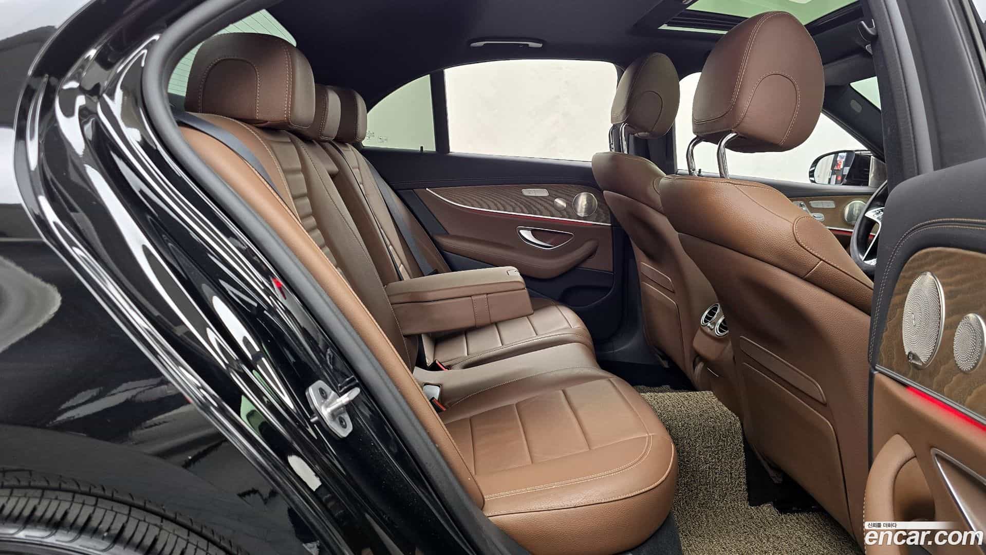 E-Class Mercedes-Benz 2022.11-OPTION-016