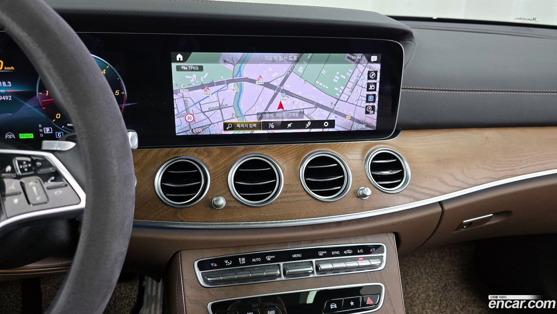 Main__Slider__Photo:E-Class Mercedes-Benz 2022.11-13