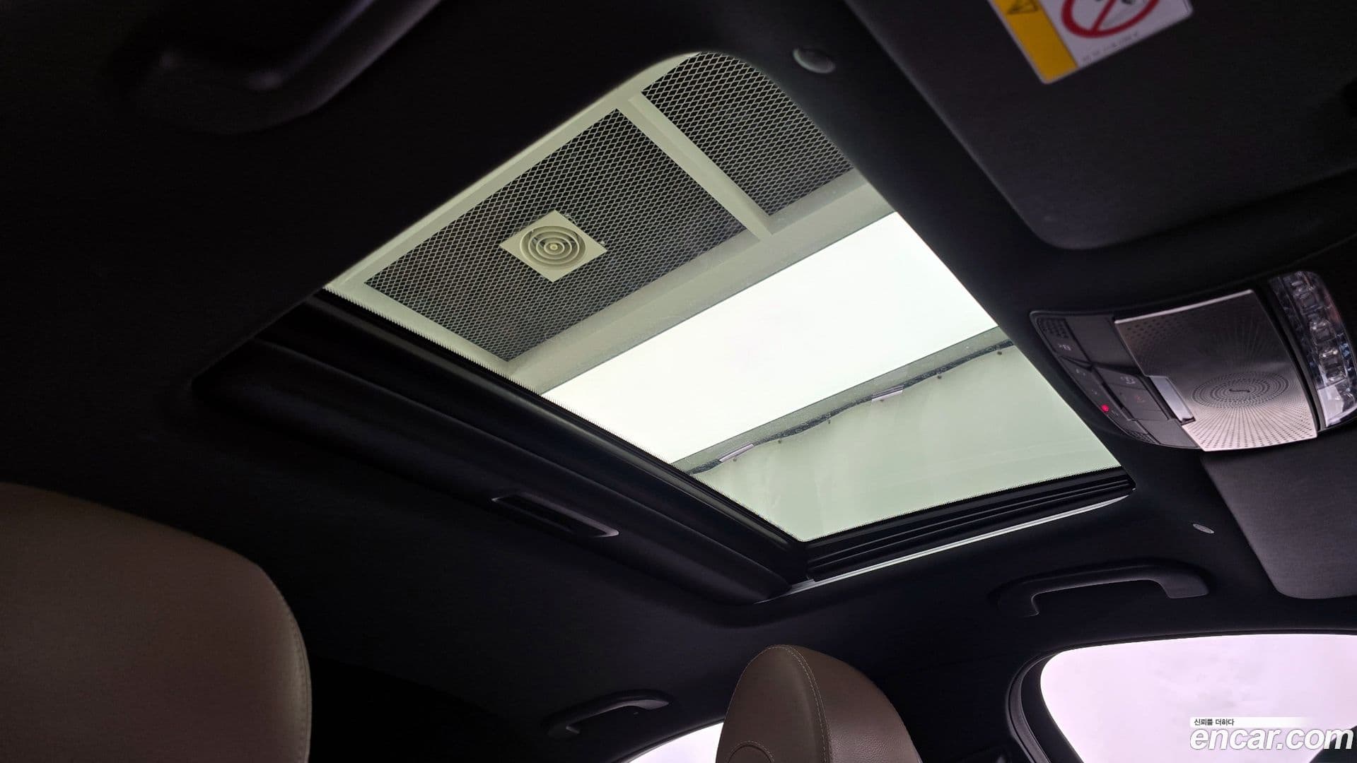Main__Slider__Photo:E-Class Mercedes-Benz 2022.11-16